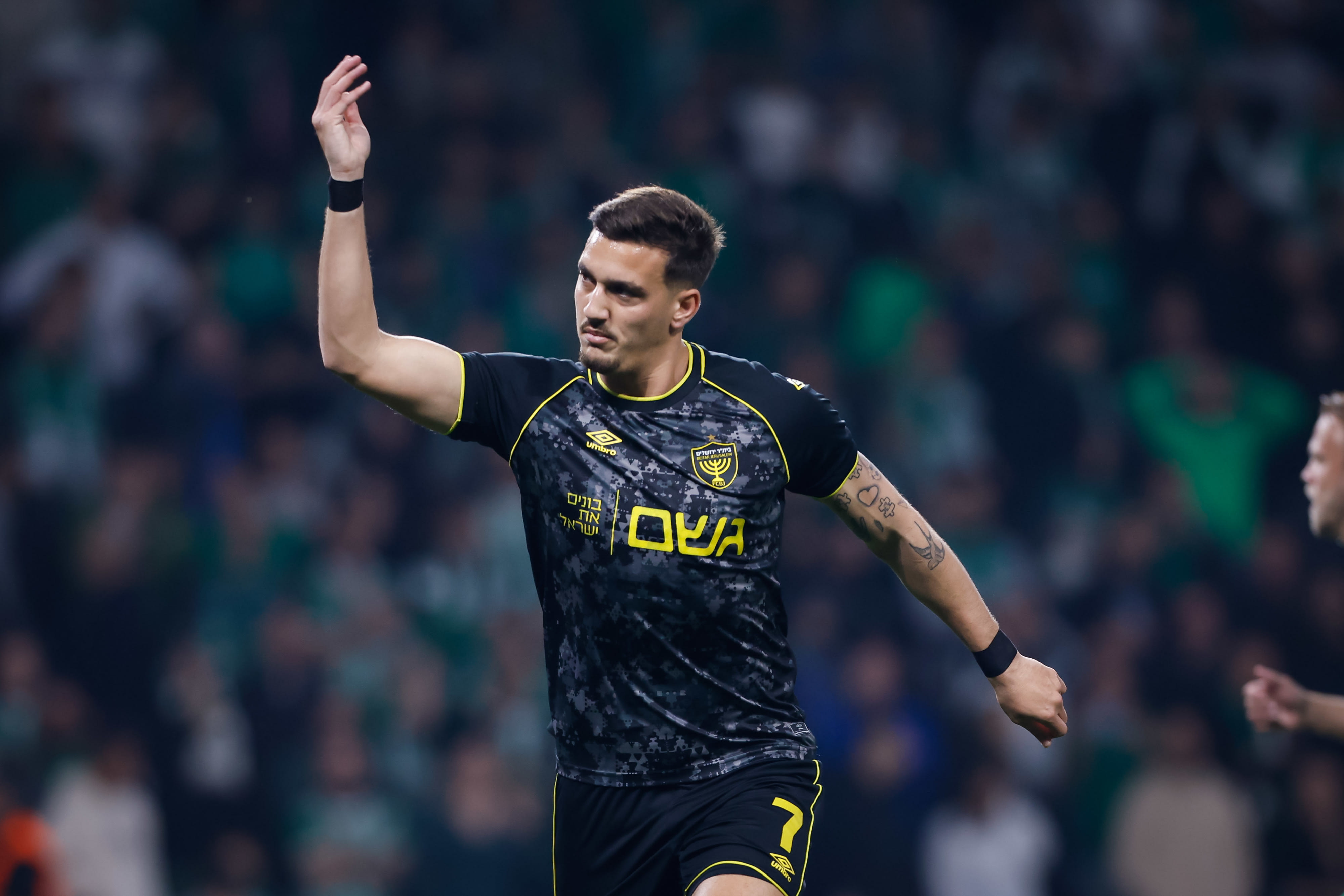 ירדן שועה שחקן בית"ר ירושלים חוגג שער