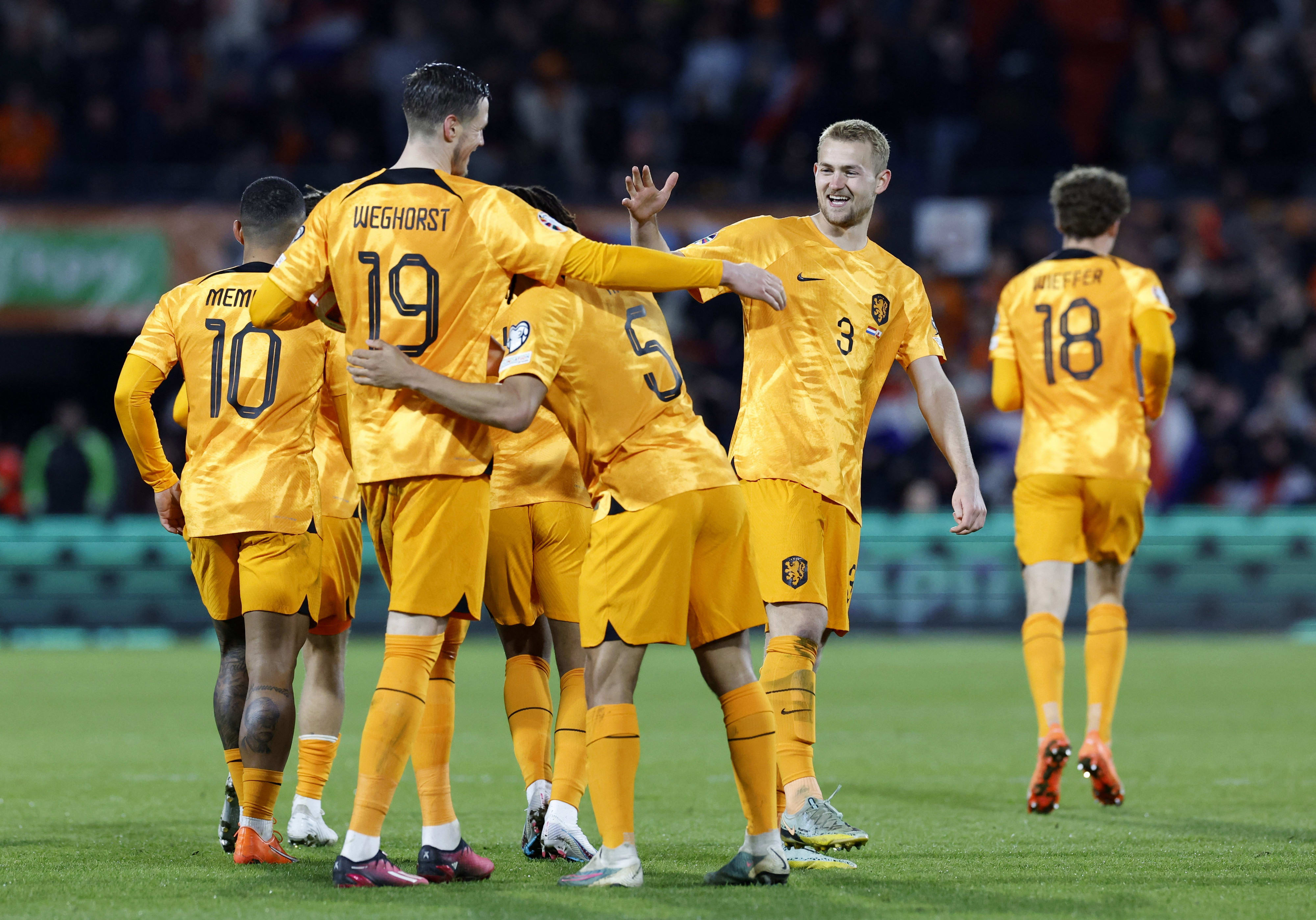 שחקני נבחרת הולנד חוגגים