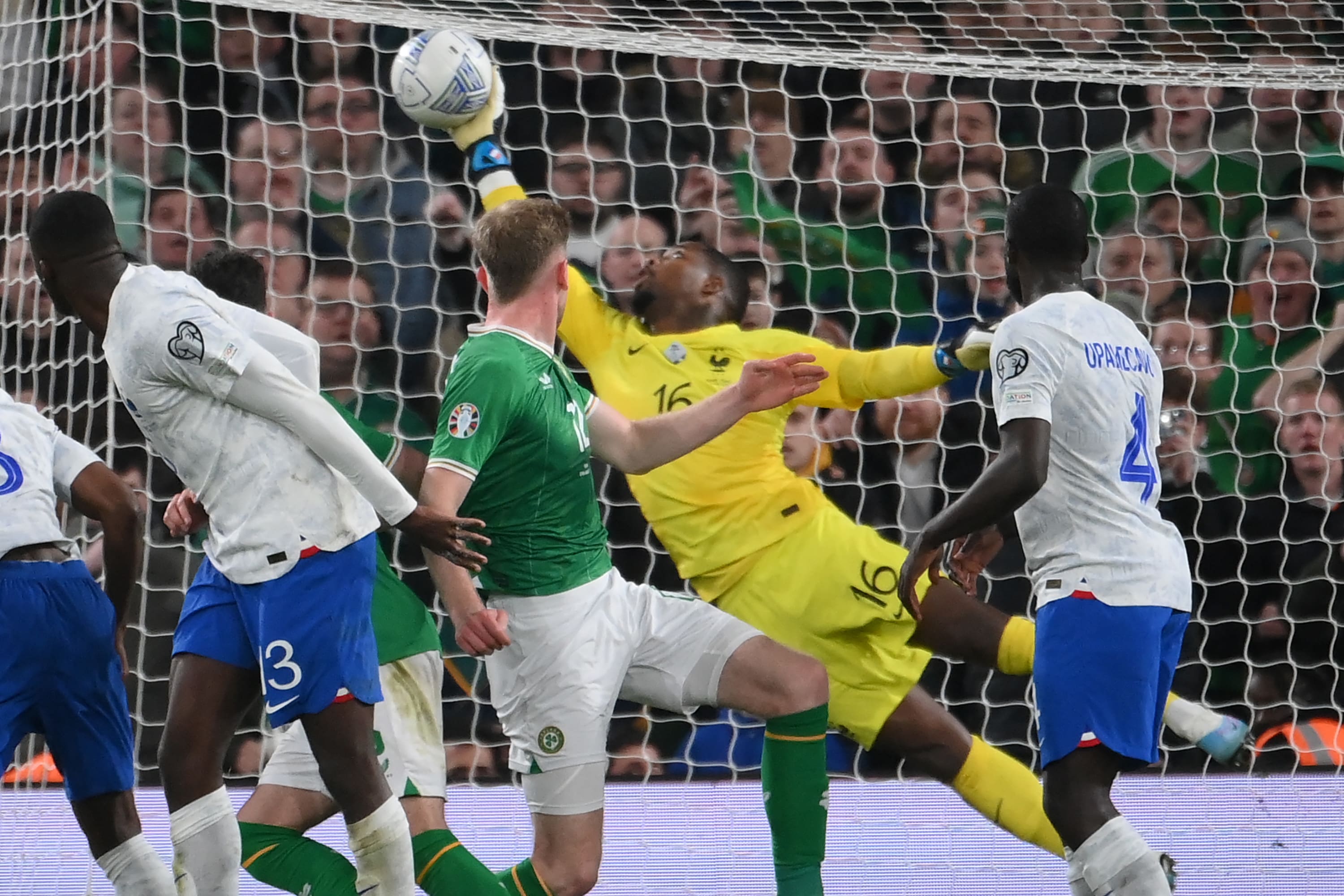 מייק מניאן שוער נבחרת צרפת