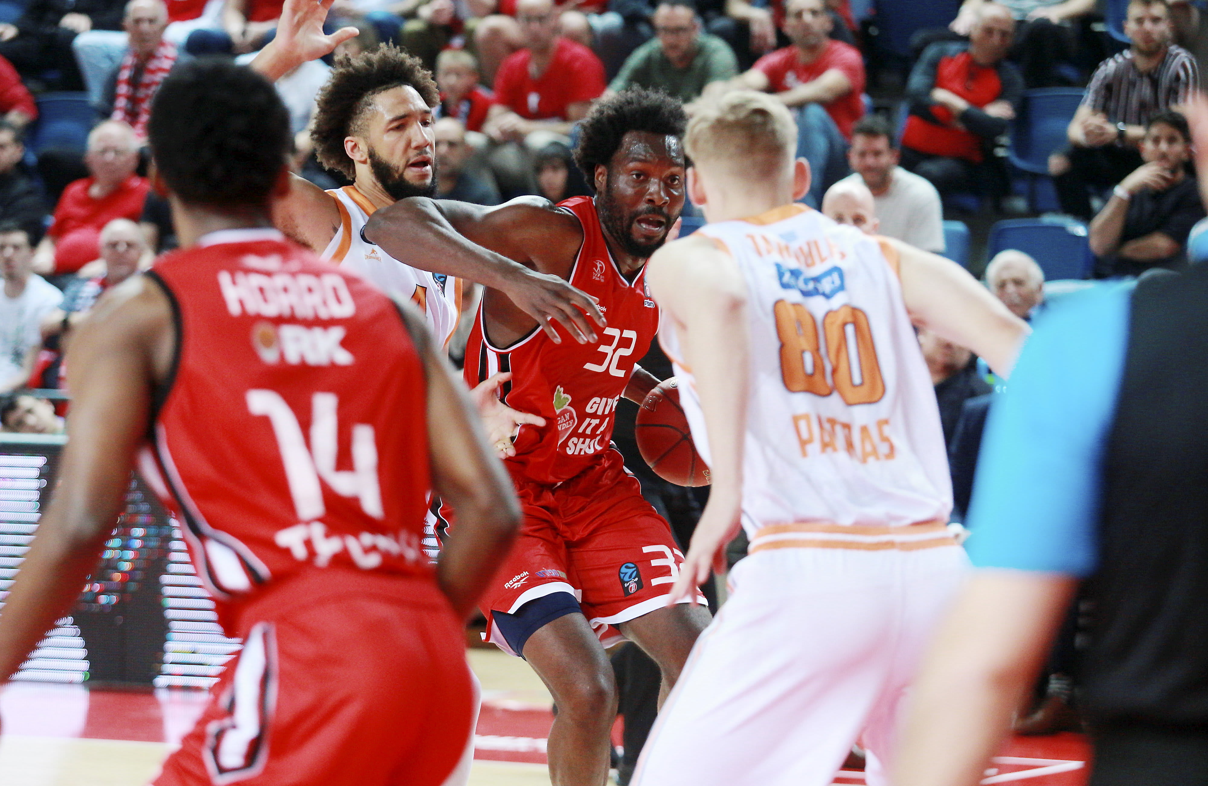 צ'ינאנו אונואקו הפועל תל אביב