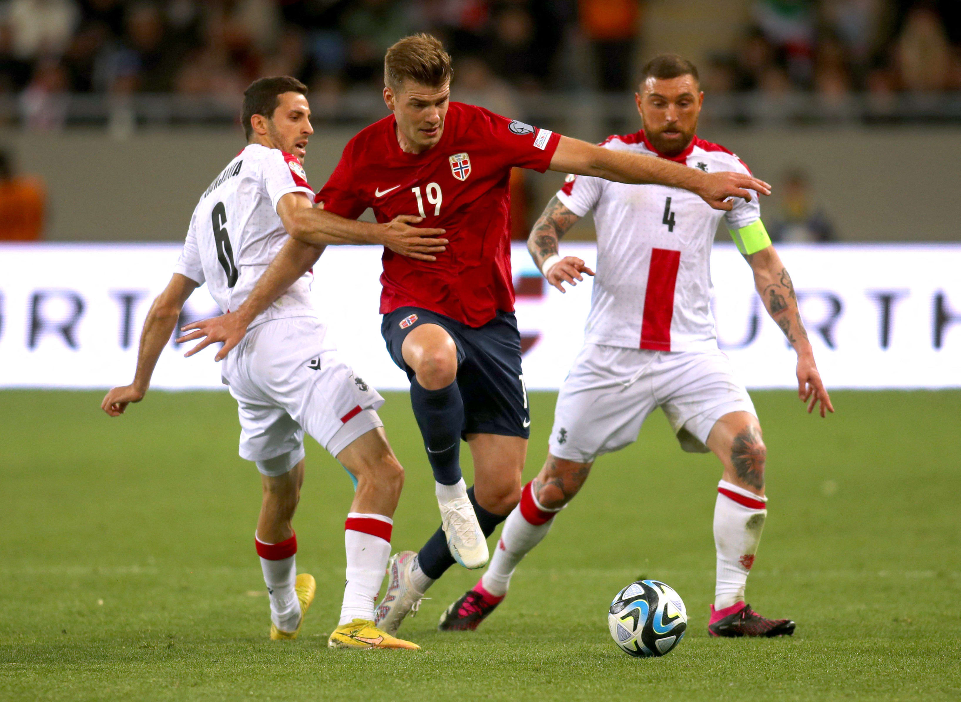 Euro 2024 georgia. Сборная Грузии по футболу 2024. Сборная Норвегии по футболу. Игроки футбола. Футболист норвежец.