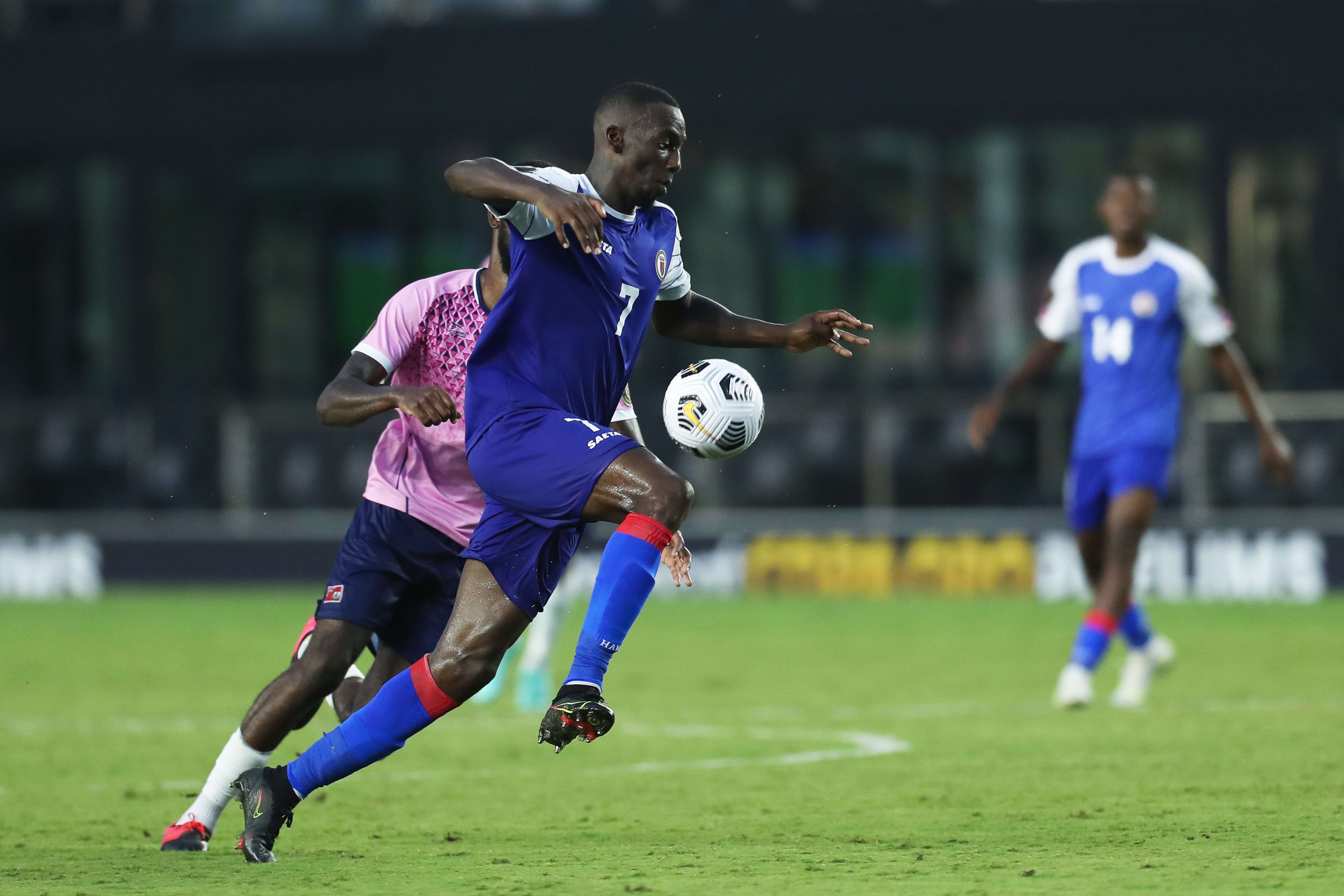 קארנז'י אנטואן במדי נבחרת האיטי