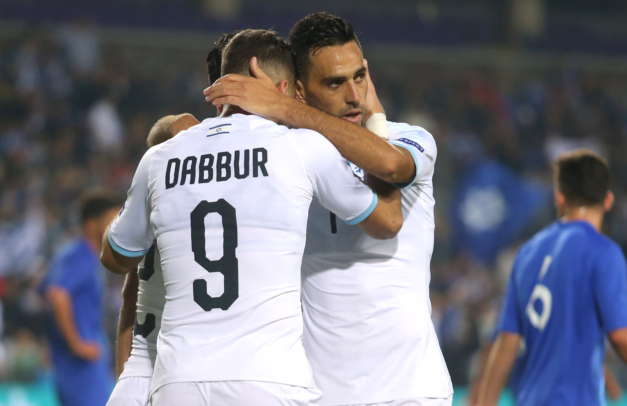 ערן זהבי, מונס דאבור שחקני נבחרת ישראל חוגגים