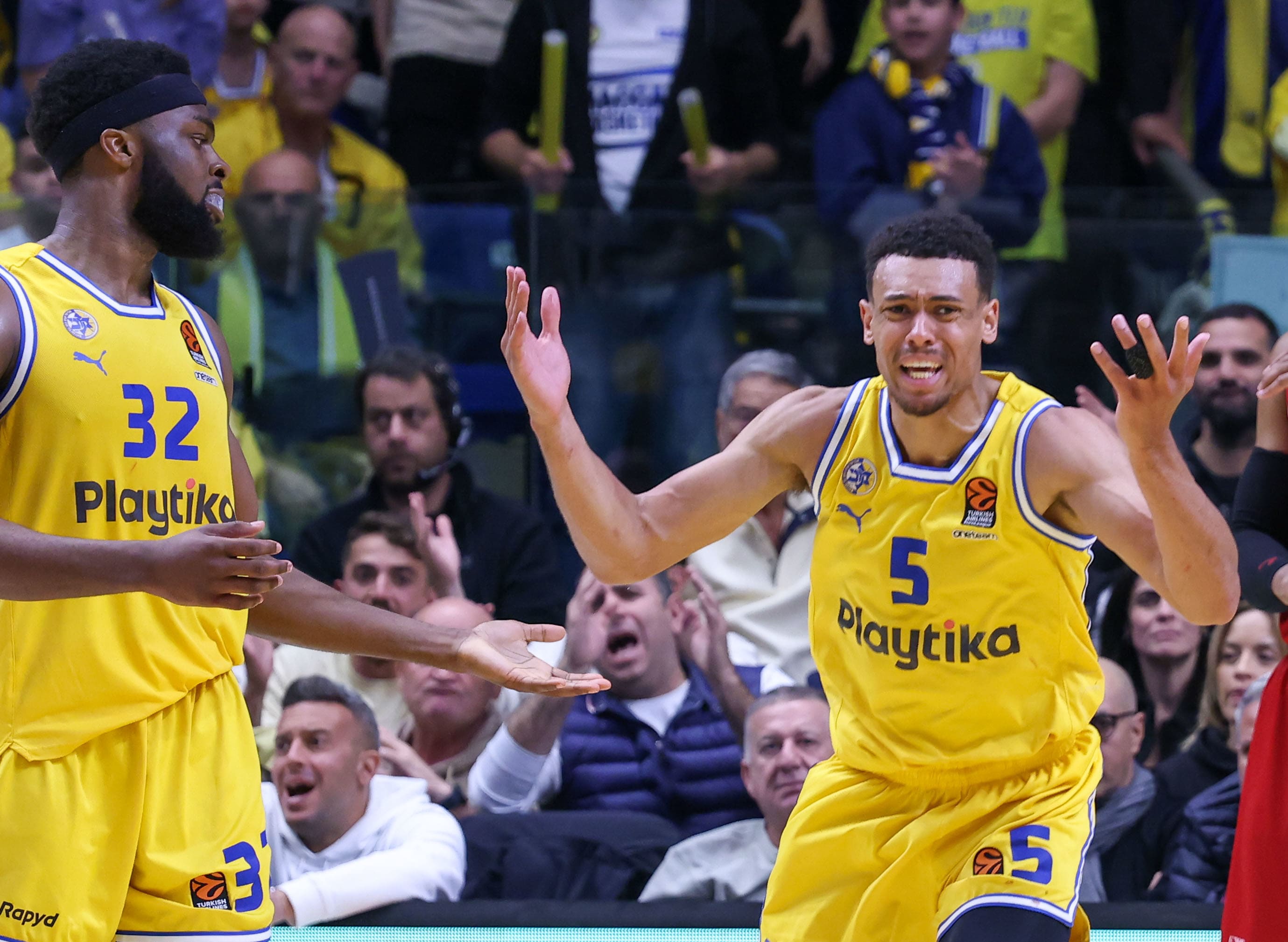 ווייד בולדווין לצד ג'וש ניבו מכבי תל אביב