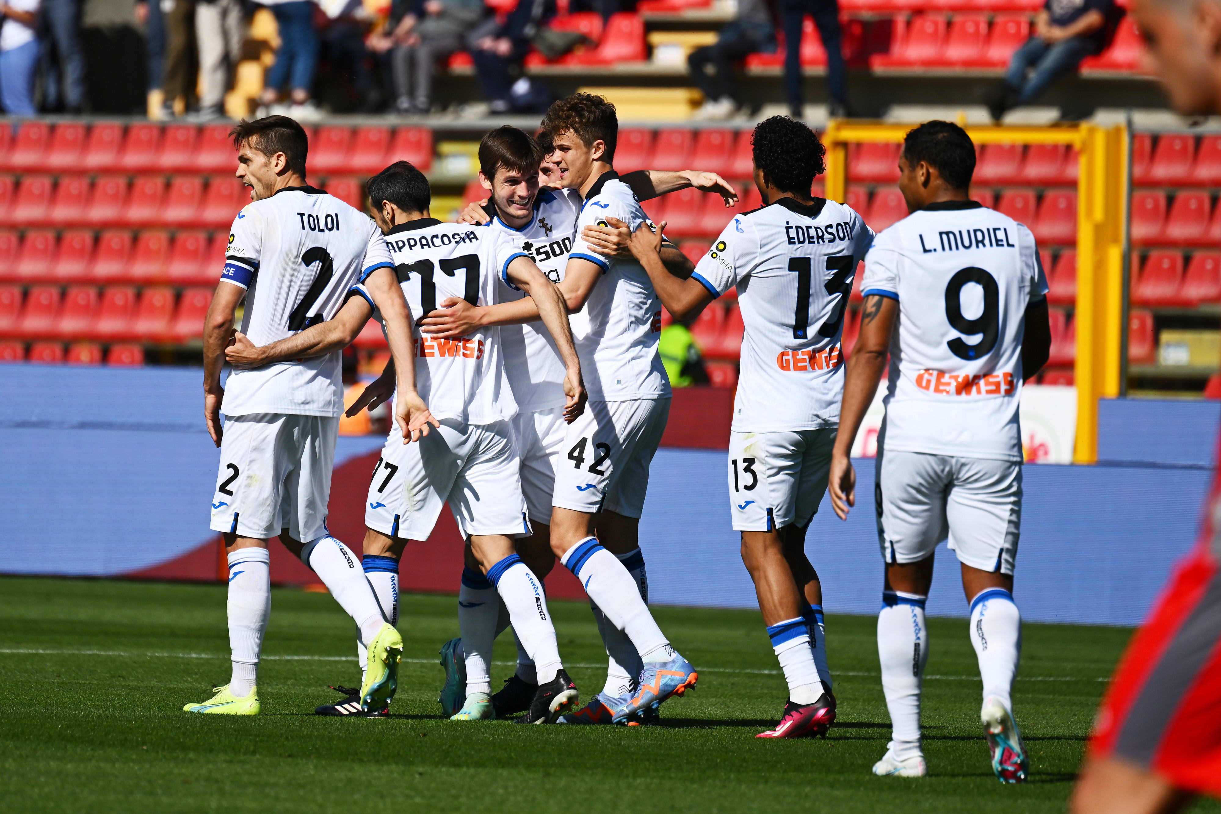 שחקני אטאלנטה חוגגים