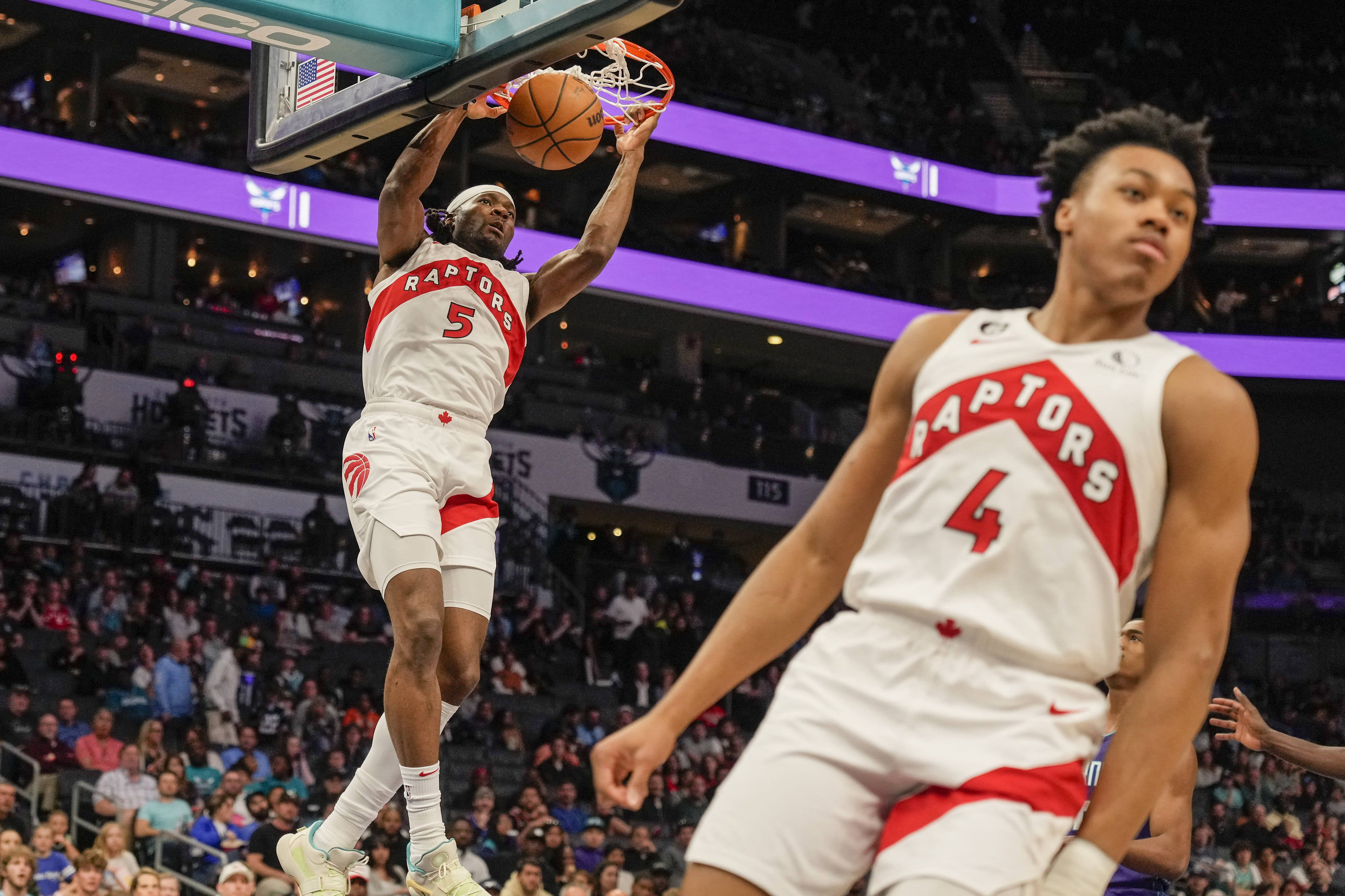 שחקני טורונטו ראפטורס פרשס אצ'יווה, סקוטי בארנס