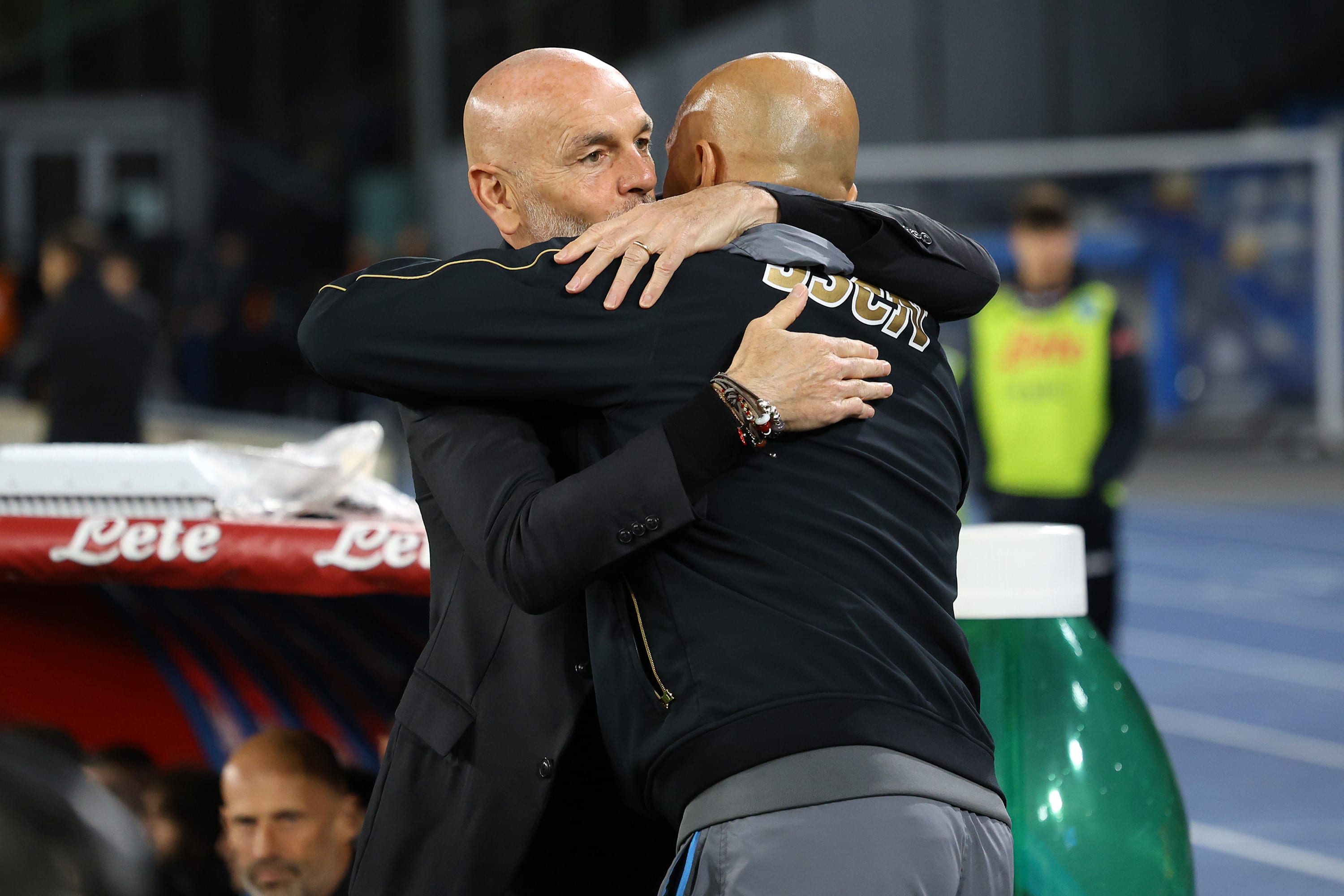 לוצ'אנו ספאלטי מאמן נאפולי לצד סטפאנו פיולי מאמן מילאן