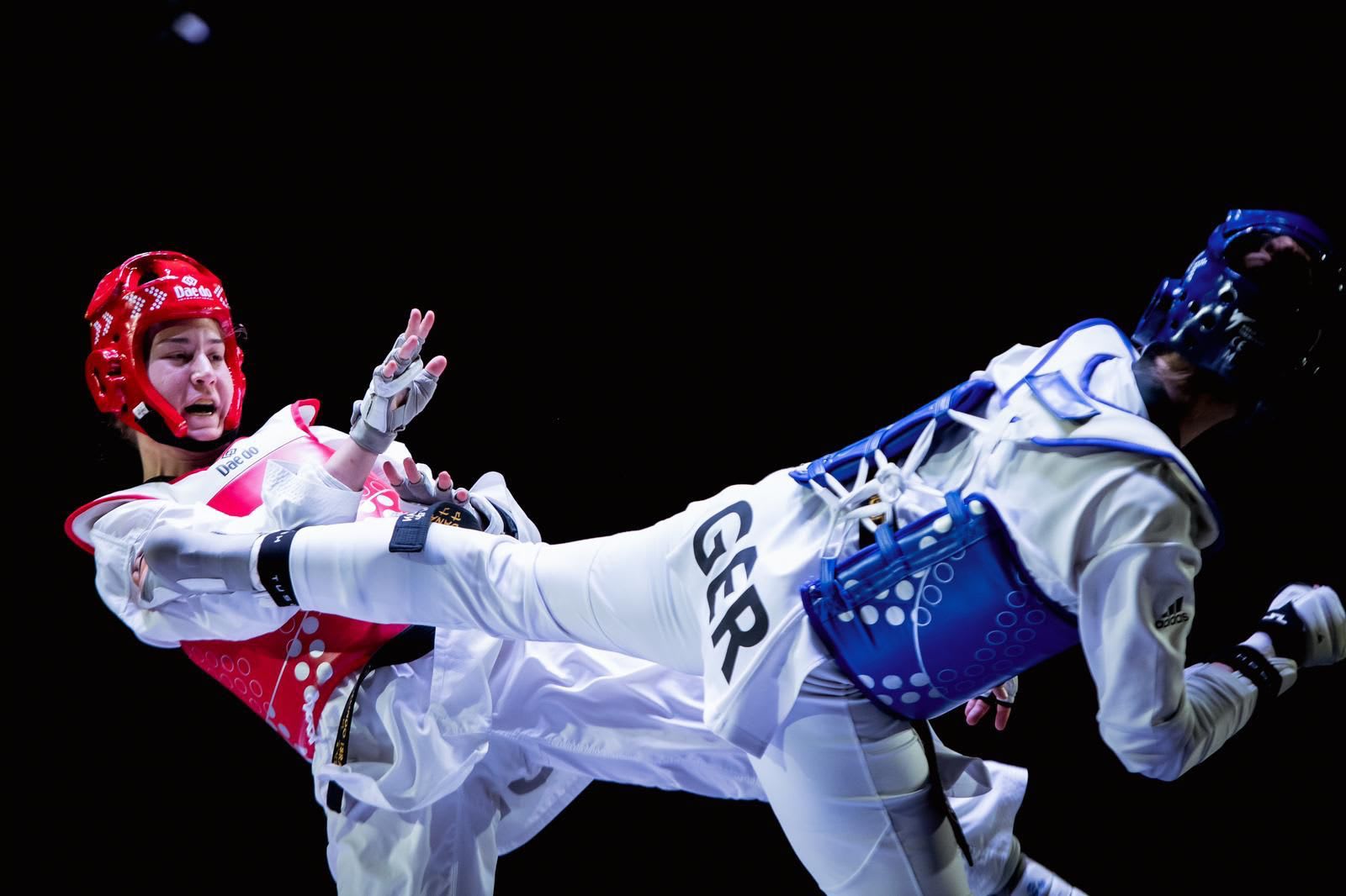 דנה אזרן, לוחמת טאקוונדו