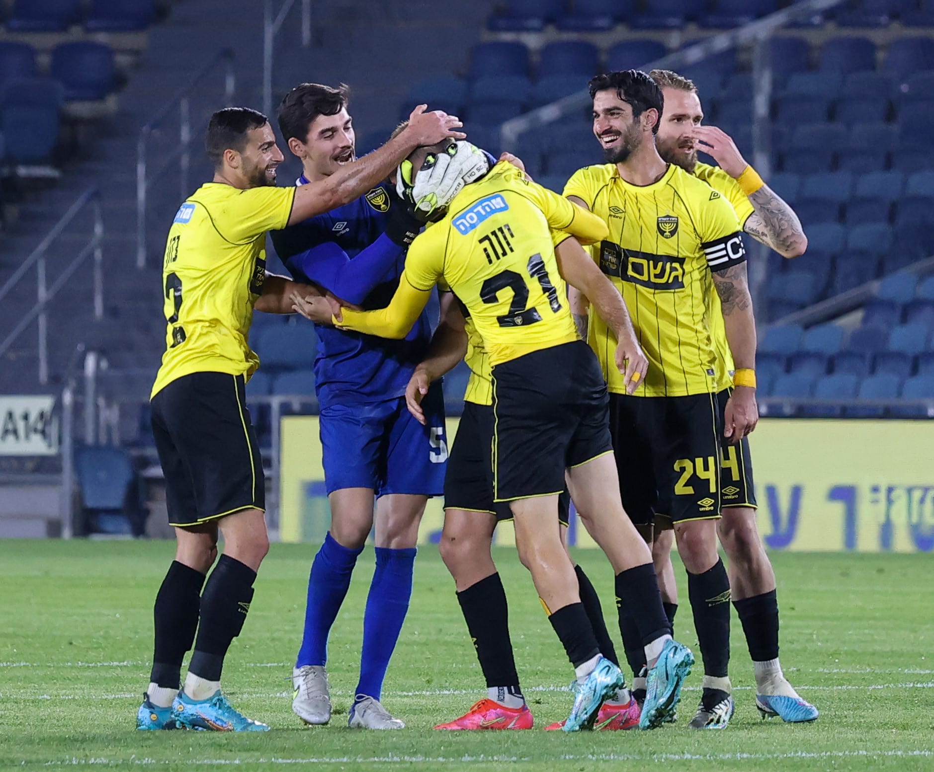 עדי יונה, שחקן בית"ר ירושלים חוגג שער בכורה בבוגרים