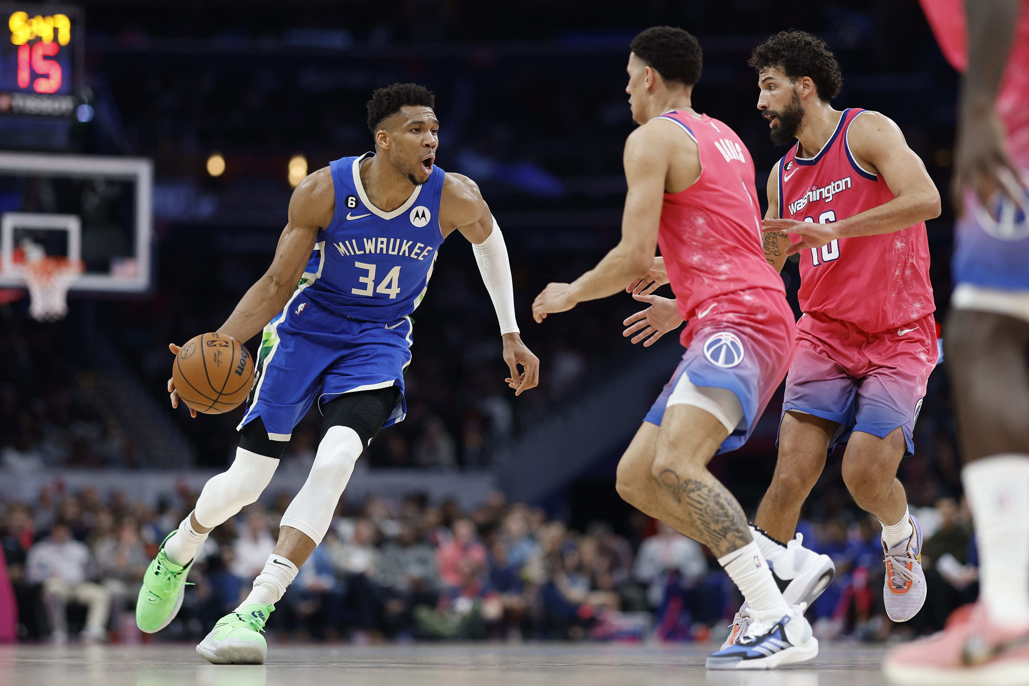 יאניס אנטטוקמפו, מילווקי באקס מול וושינגטון