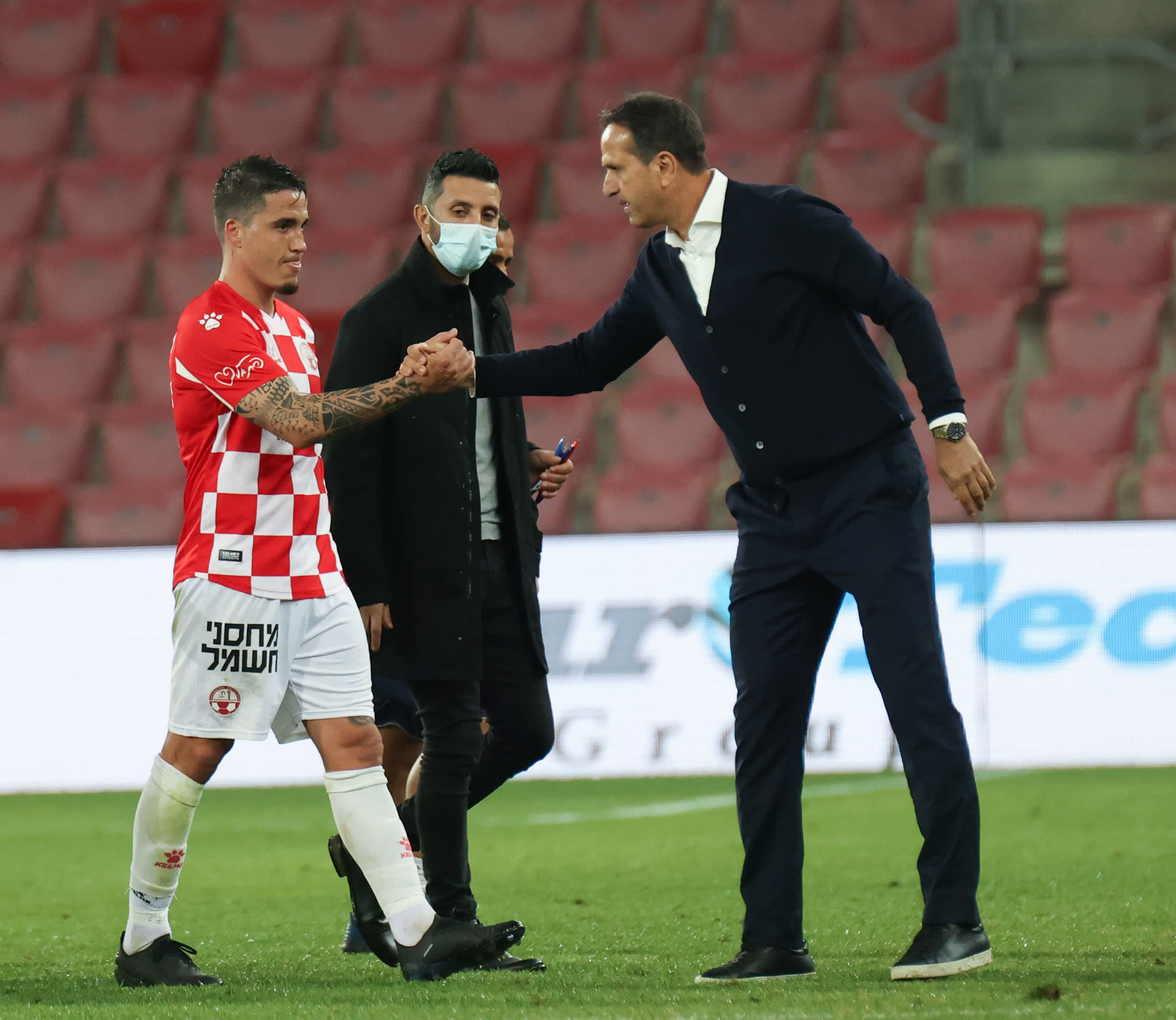 רוני לוי מאמן הפועל באר שבע עם ז'וזואה