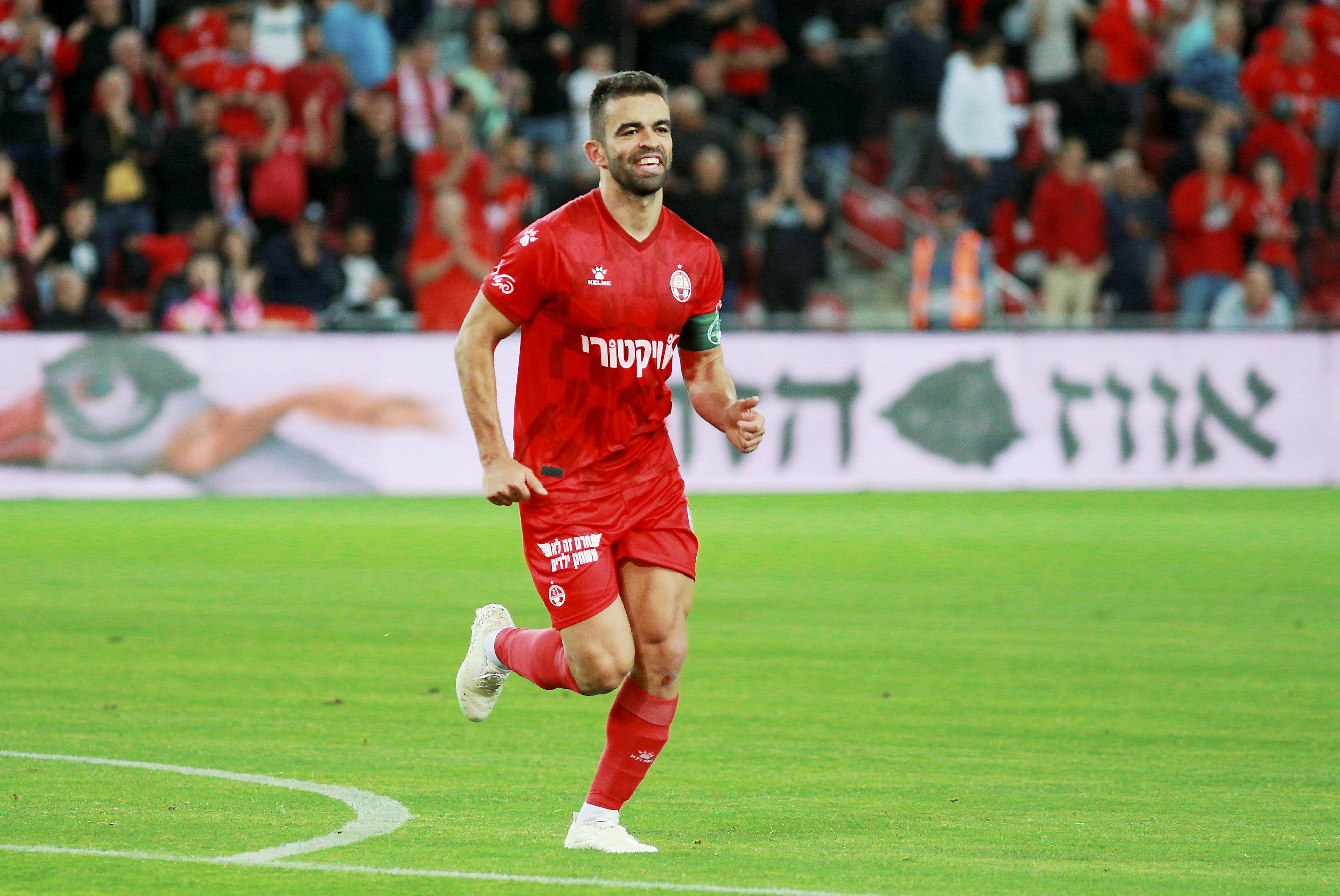 מיגל ויטור שחקן הפועל באר שבע חוגג שער