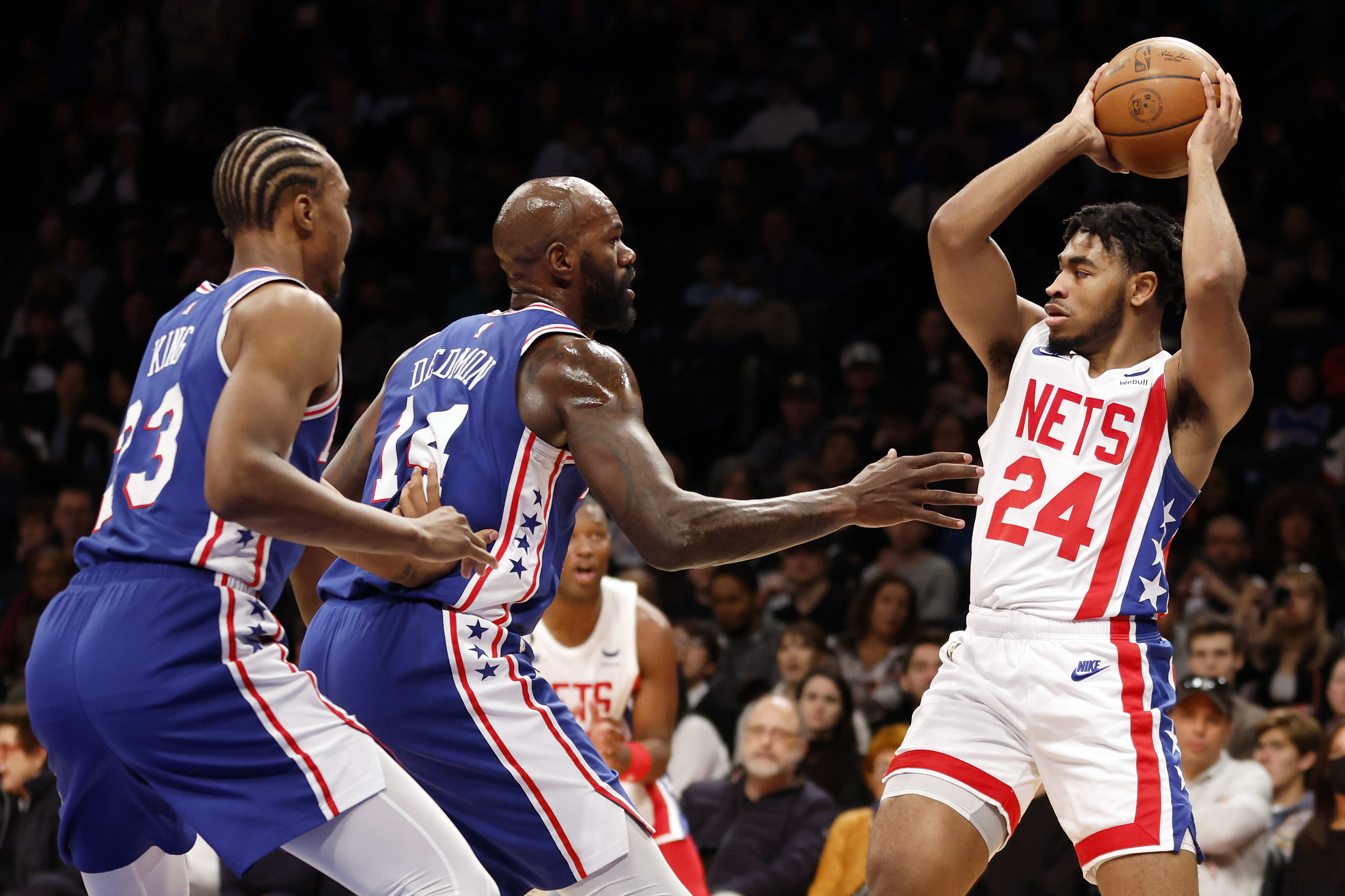 שחקן ברוקלין נטס קאם תומאס נגד פילדלפיה סיקסרס