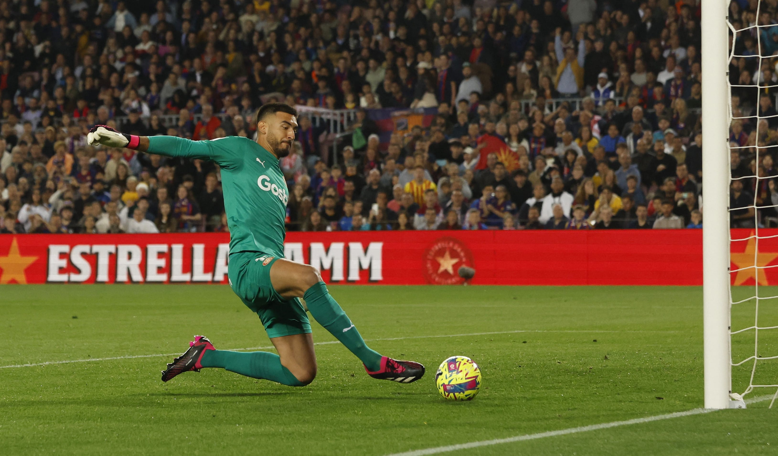 פאולו גסאניגה שוער ג'ירונה מציל שער