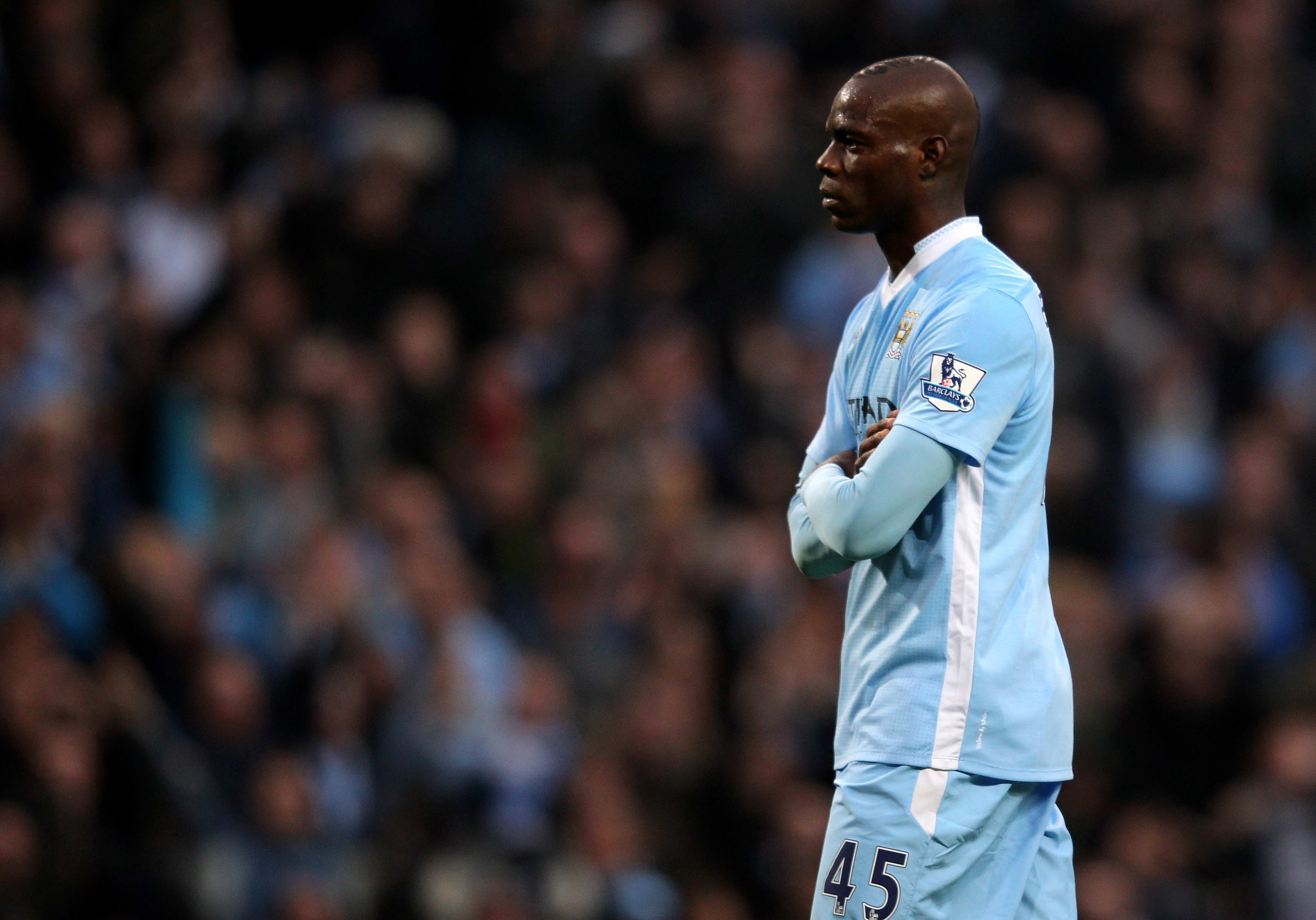 מריו באלוטלי במדי מנצ'סטר סיטי