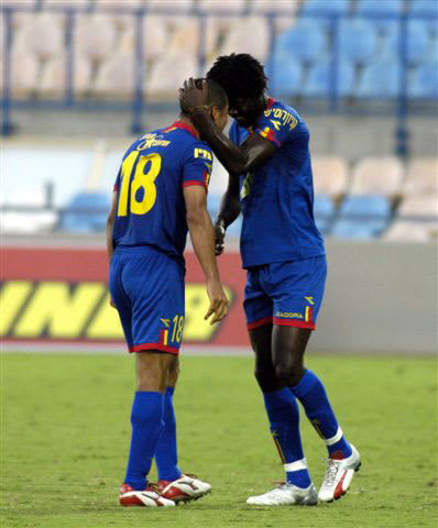 עמנואל אוביידה יוסי אופיר מועדון ספורט אשדוד כדורגל חוגגים שער (ברני ארדוב)