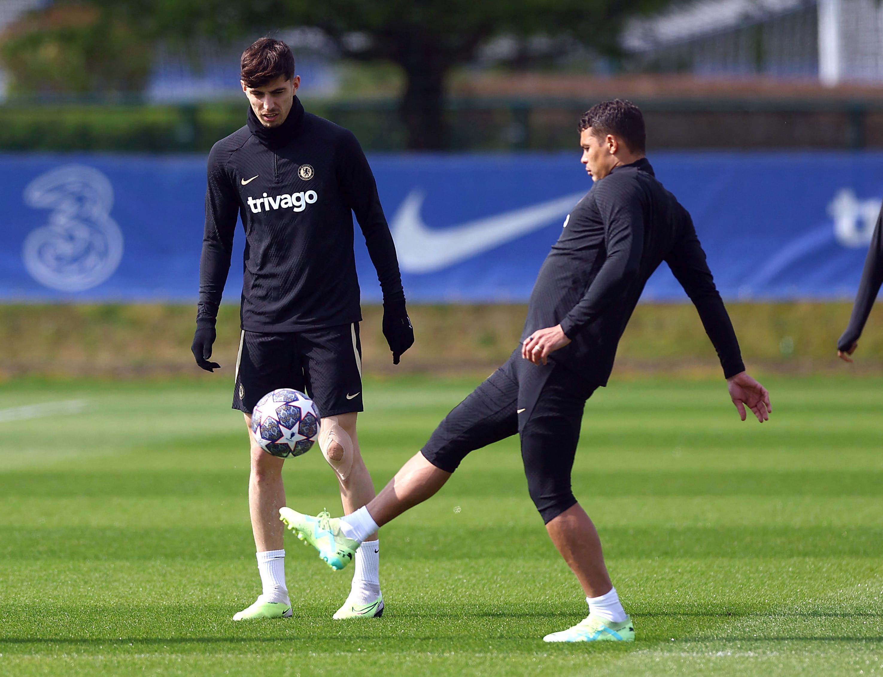 טיאגו סילבה עם קאי האברץ באימון צ'לסי