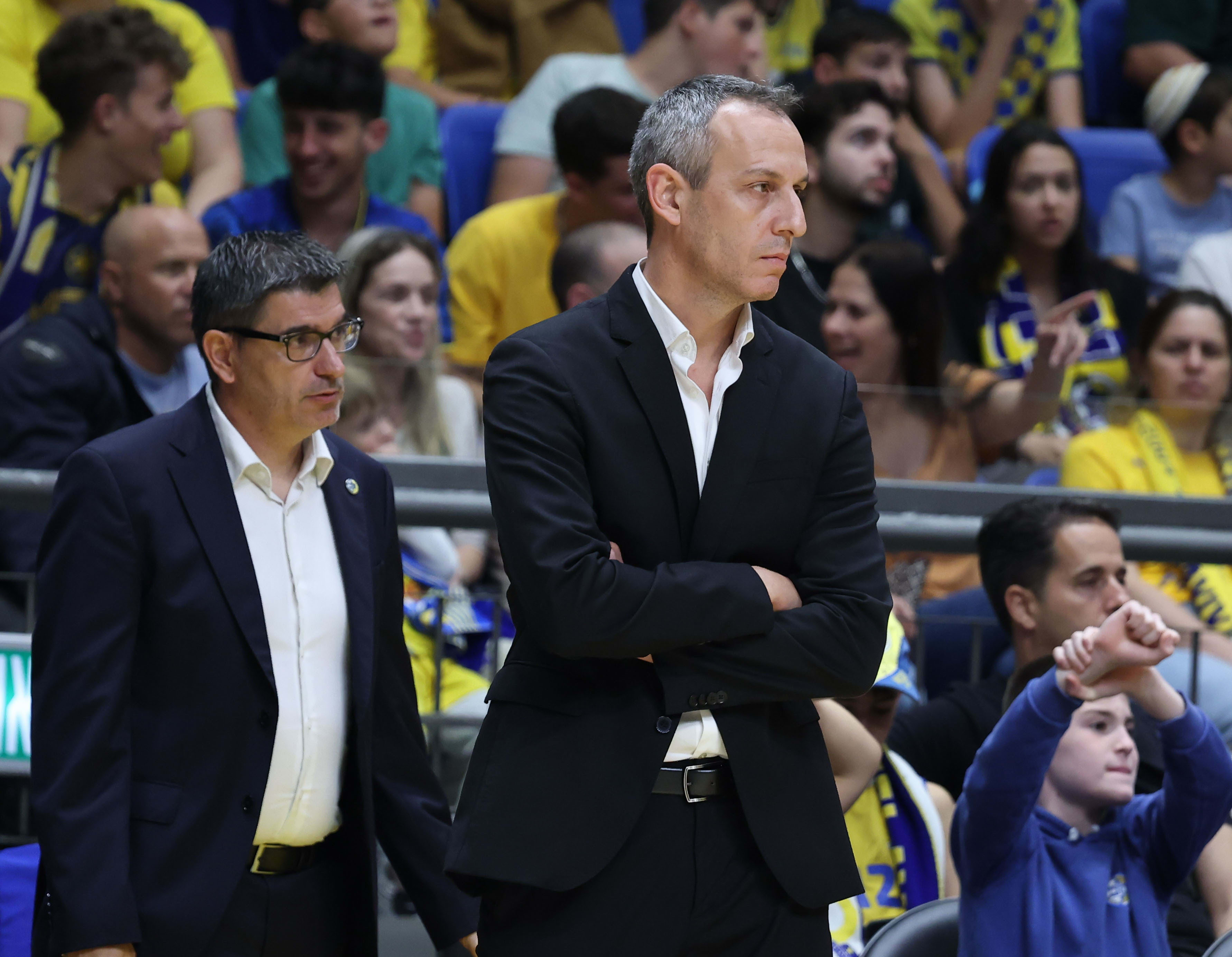 מאמן מכבי תל אביב עודד קטש עם ז'וספ מריה ברוקאל