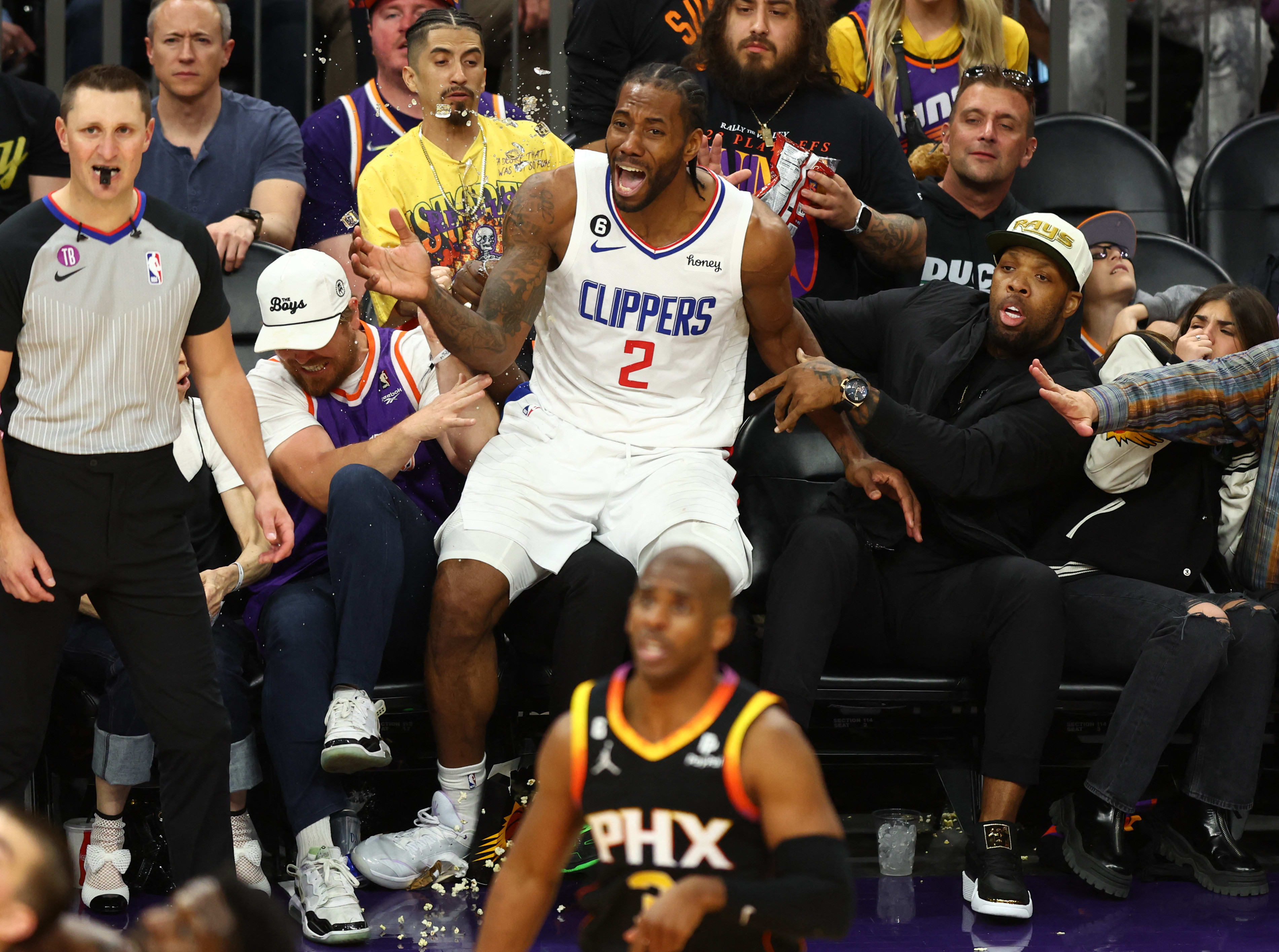 קוואי לאונרד, לוס אנג'לס קליפרס. לצידו כריס פול, פיניקס סאנס