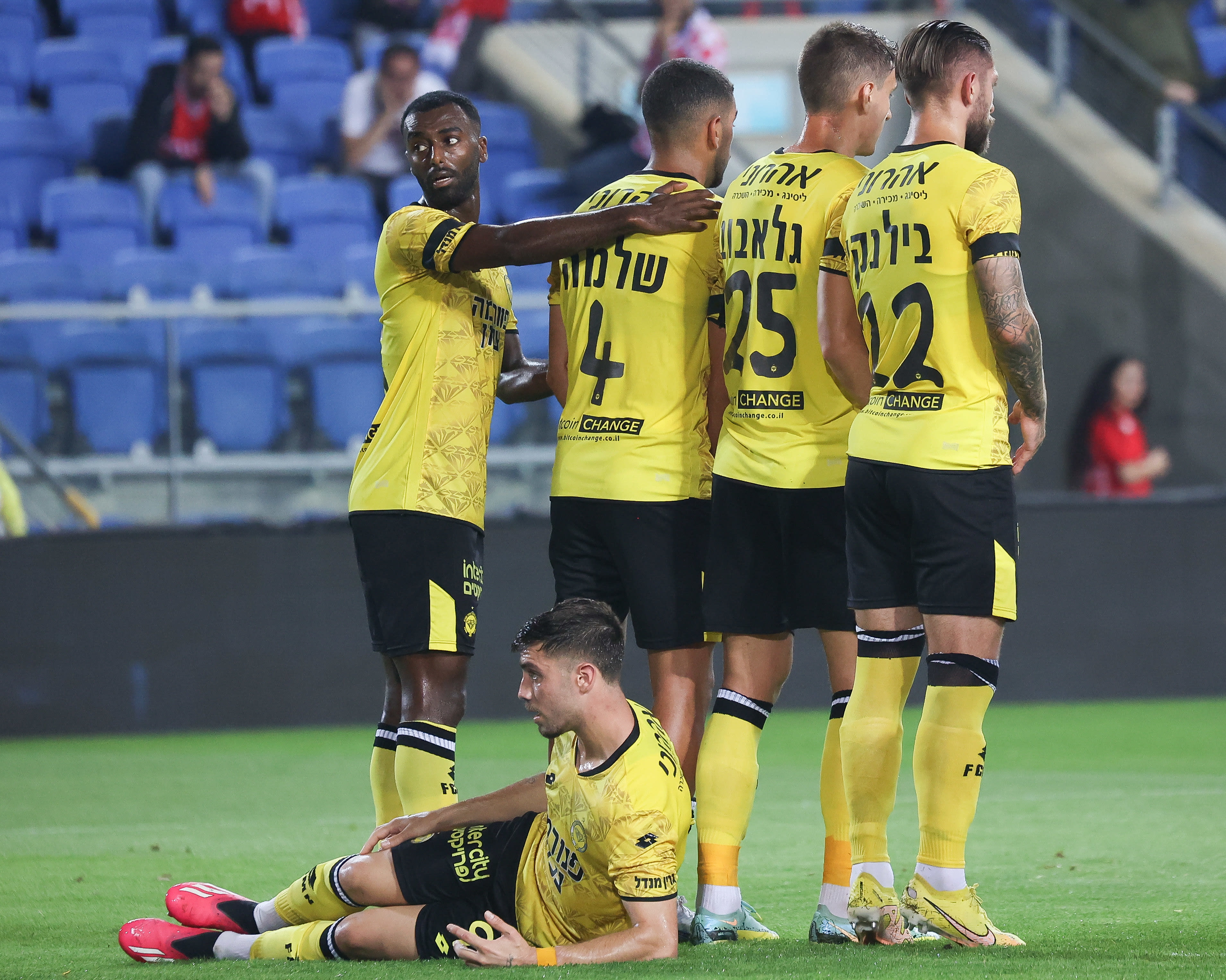 חומה של שחקני מכבי נתניה