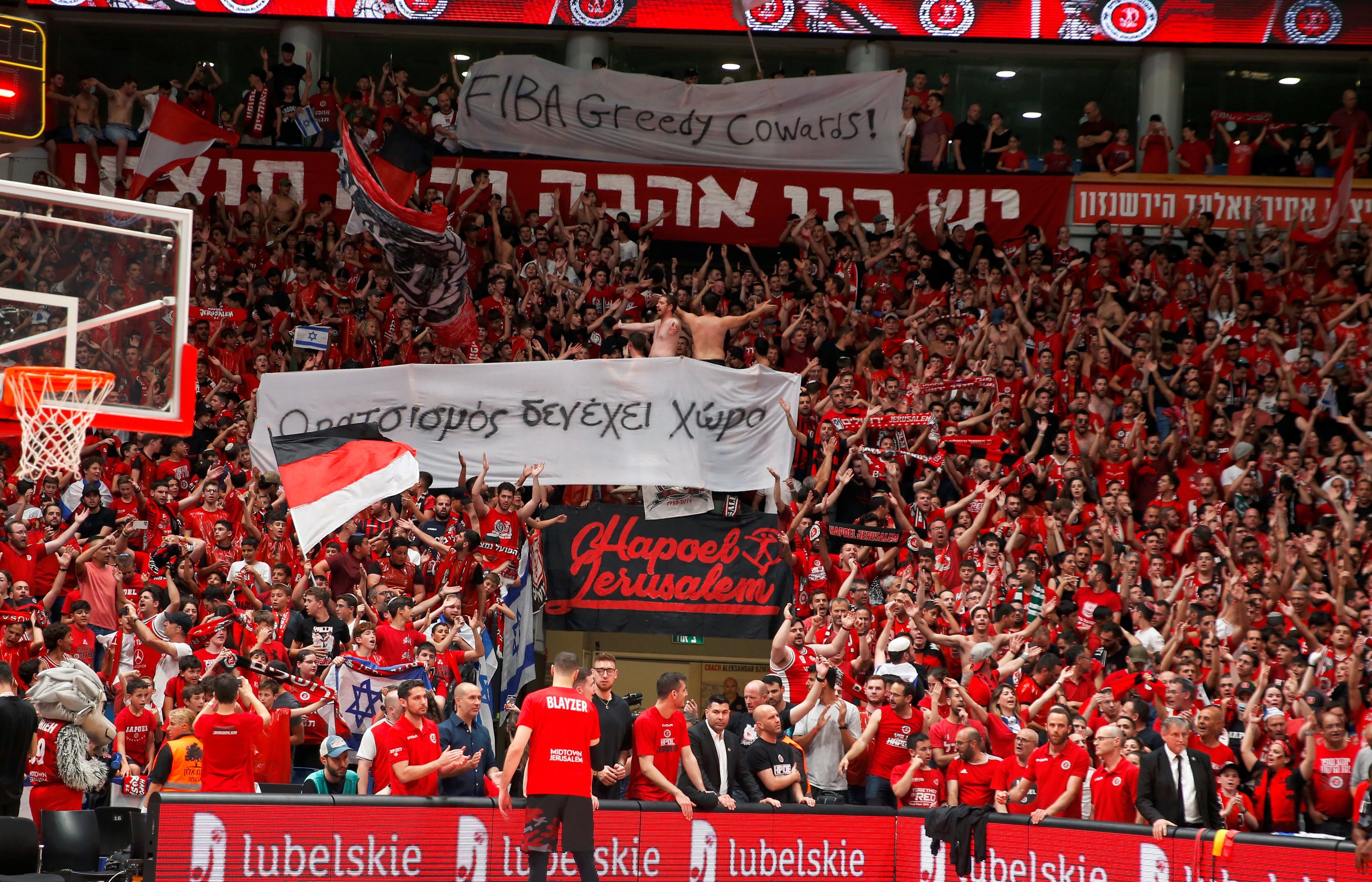 אוהדי הפועל ירושלים מול א.א.ק אתונה