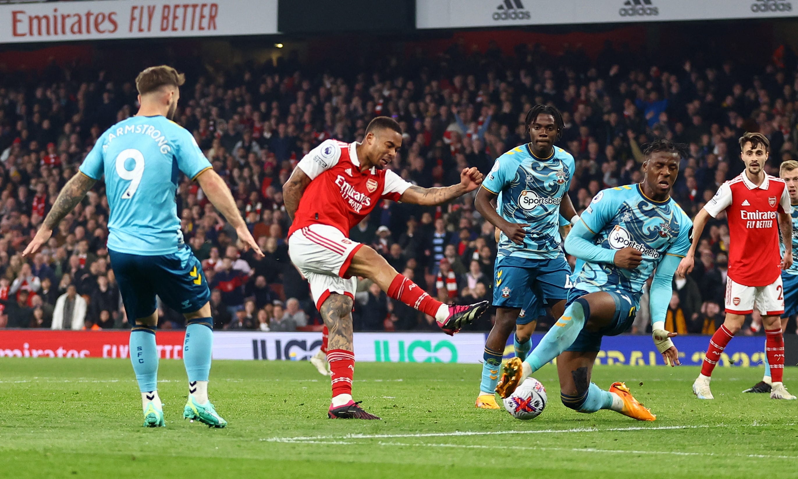 שחקן ארסנל גבריאל ז'סוס מול סאות'המפטון