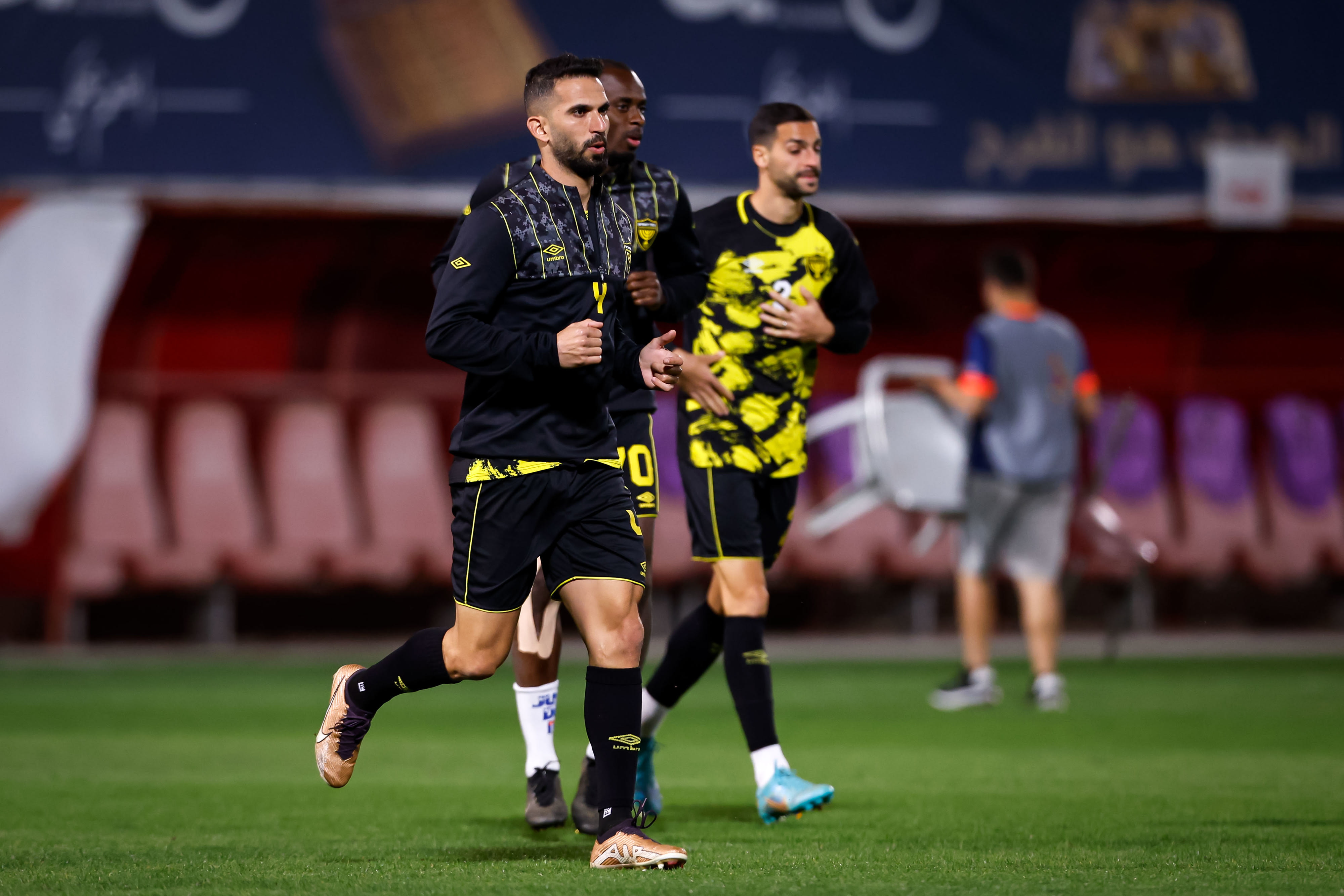 אוראל דגני שחקן בית"ר ירושלים בחימום