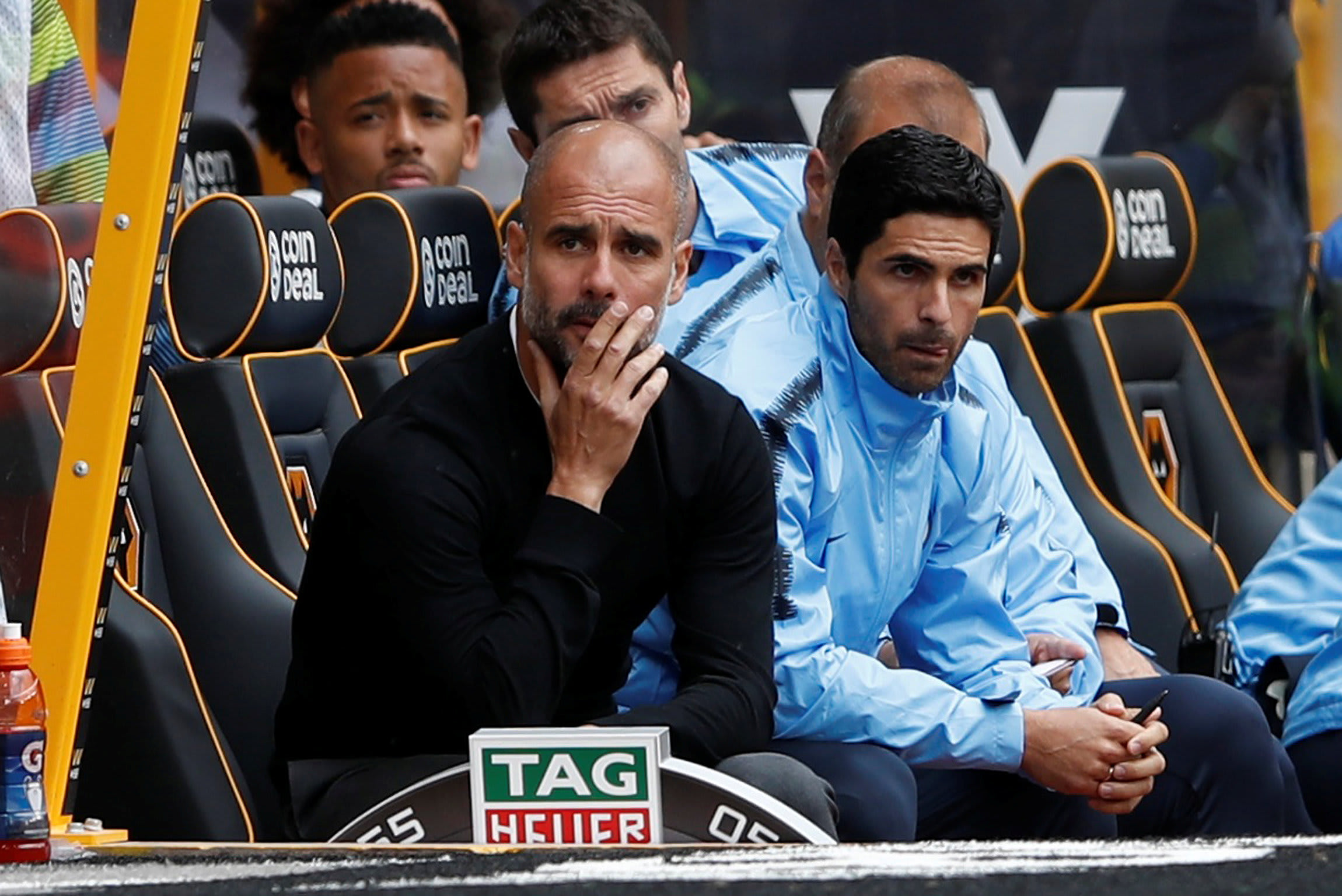 פפ גווארדיולה מאמן מנצ'סטר סיטי עם עוזרו מיקל ארטטה