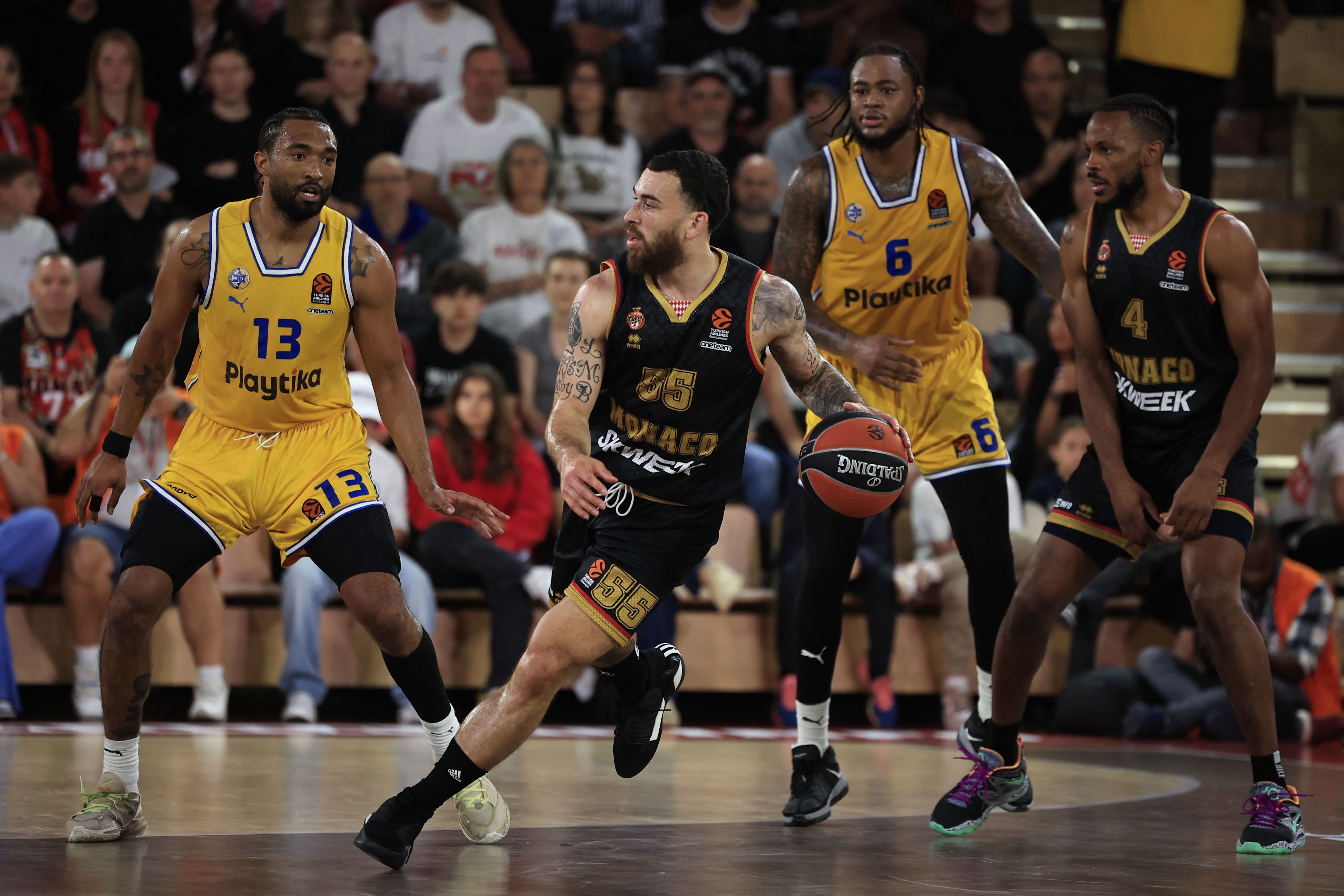 מייק ג'יימס מונאקו לצד דארן היליארד מכבי תל אביב