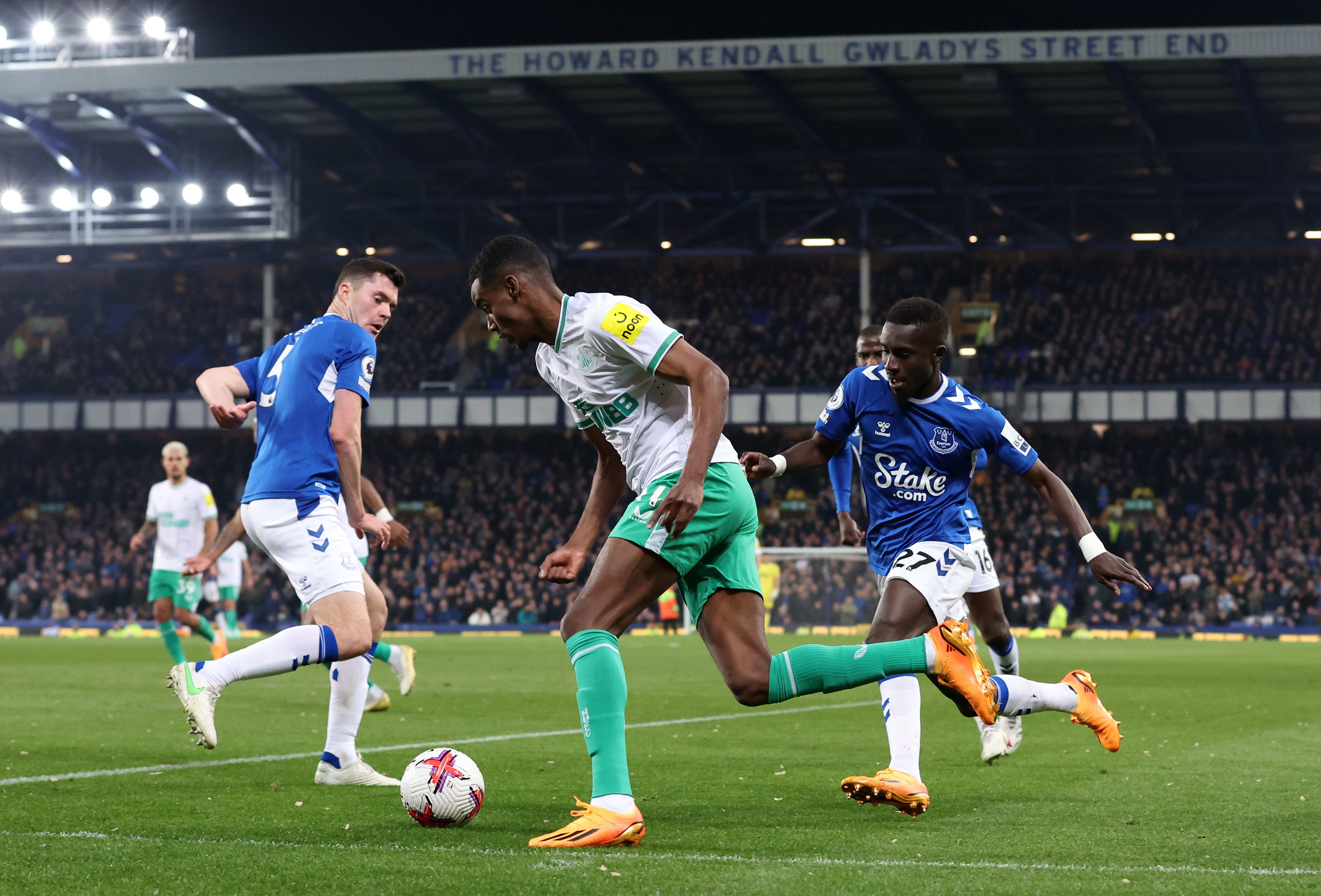 אלכסנדר איסק ניוקאסל