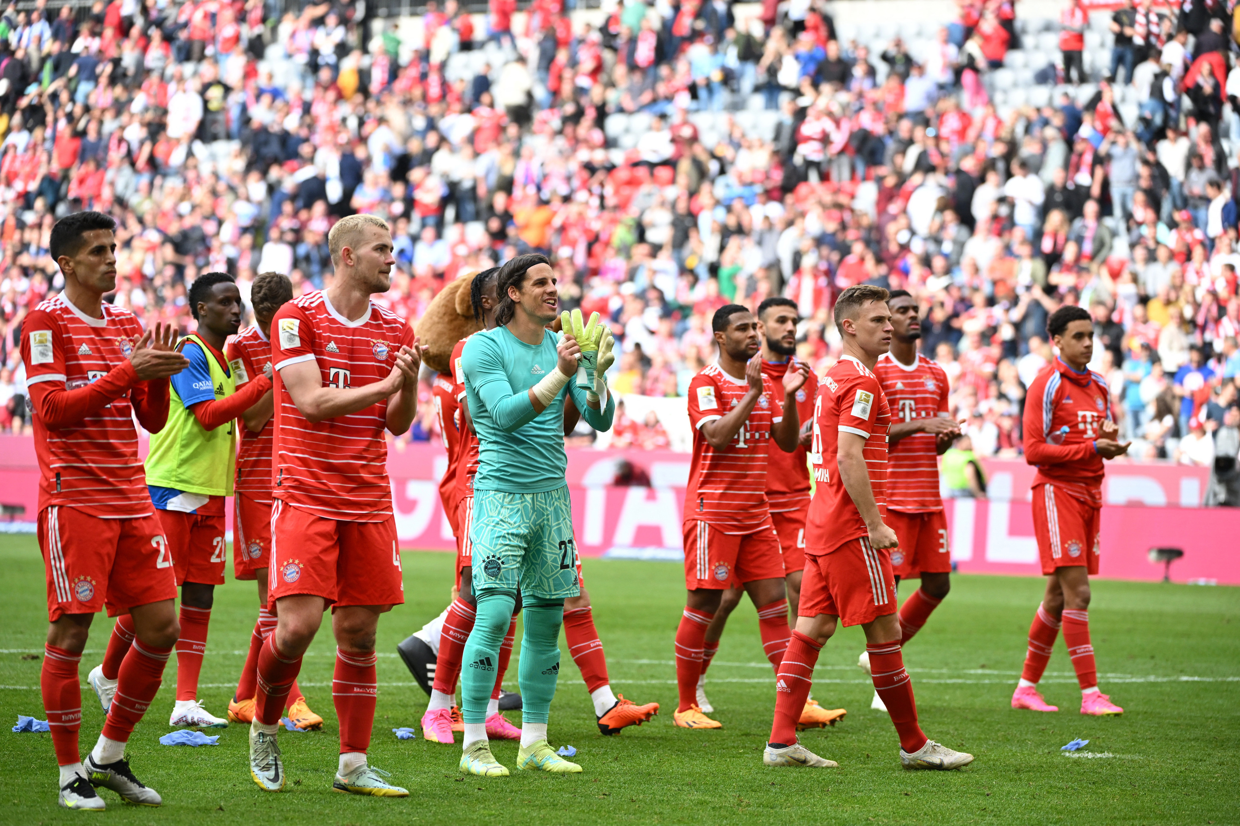 שחקני באיירן מינכן מודים לקהל