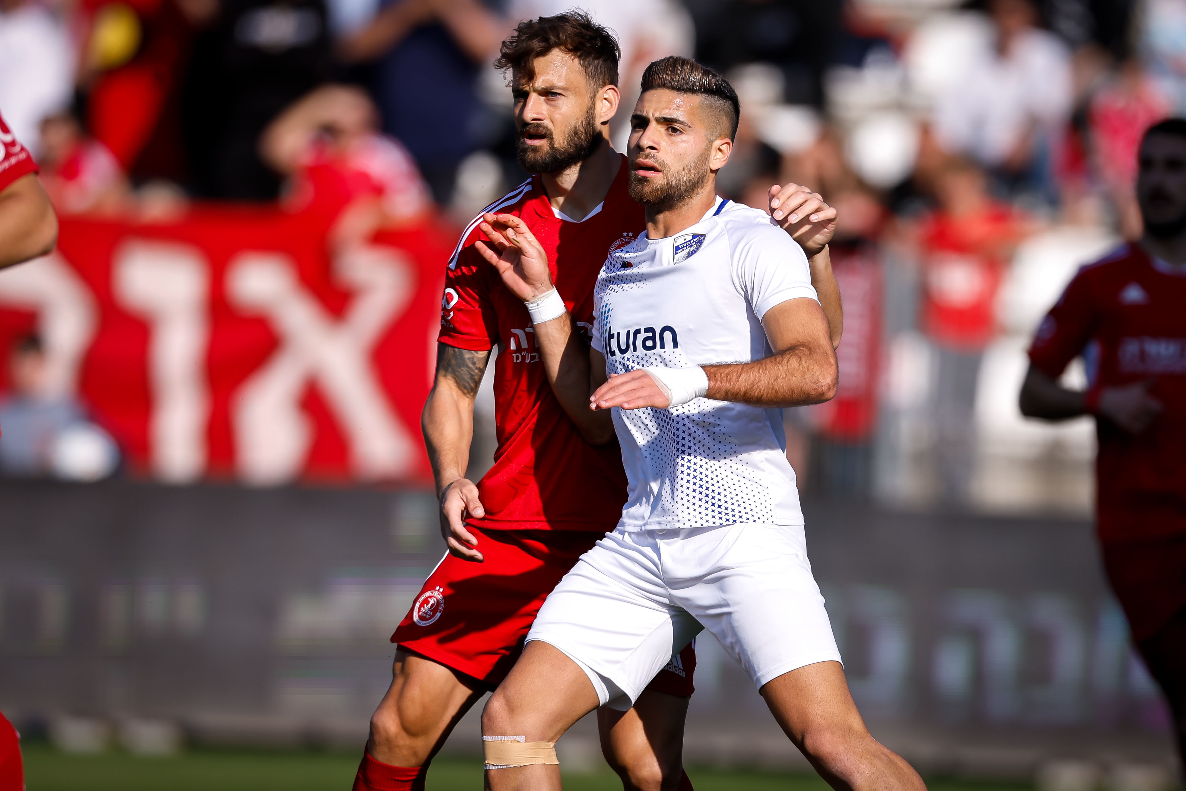 שחקן עירוני קרית שמונה, איתמר שבירו, מול אדי גוטליב, הפועל תל אביב