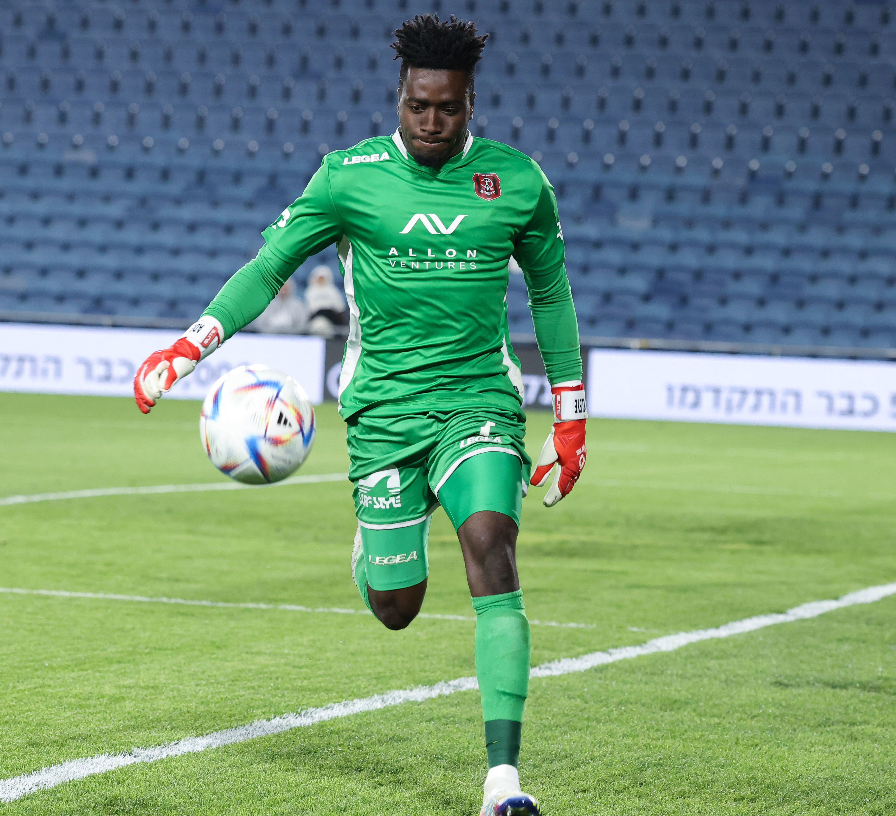 שוער הפועל ירושלים אדבאיו אדליי