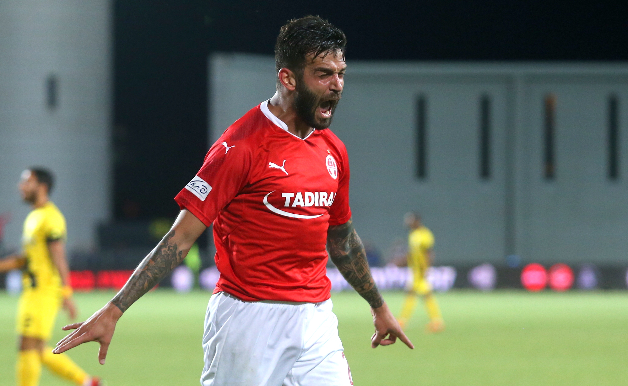 שחקן הפועל באר שבע חנן ממן חוגג