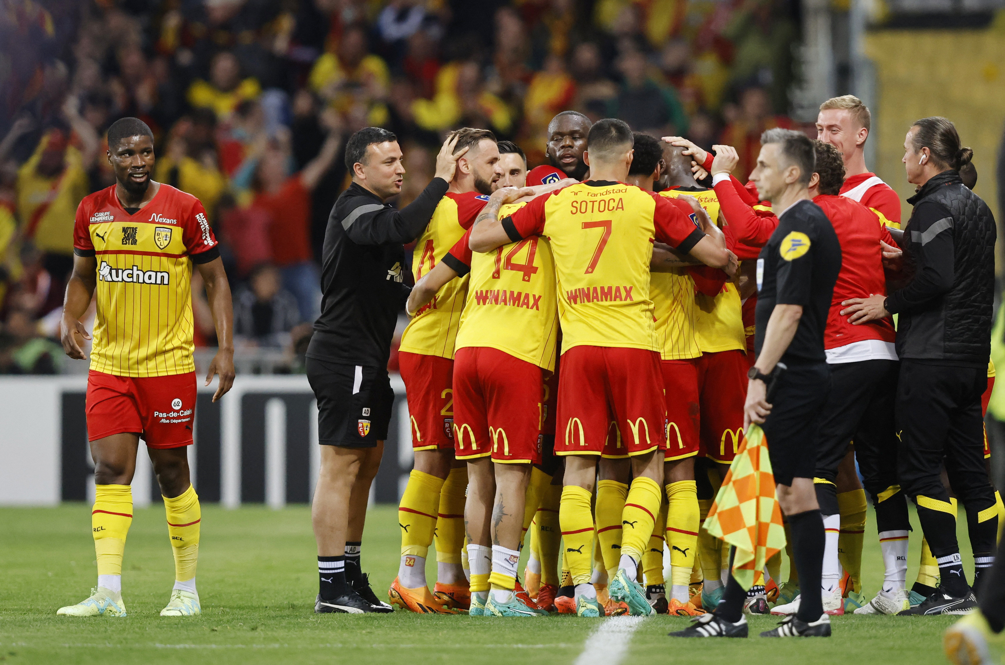 שחקני לאנס חוגגים