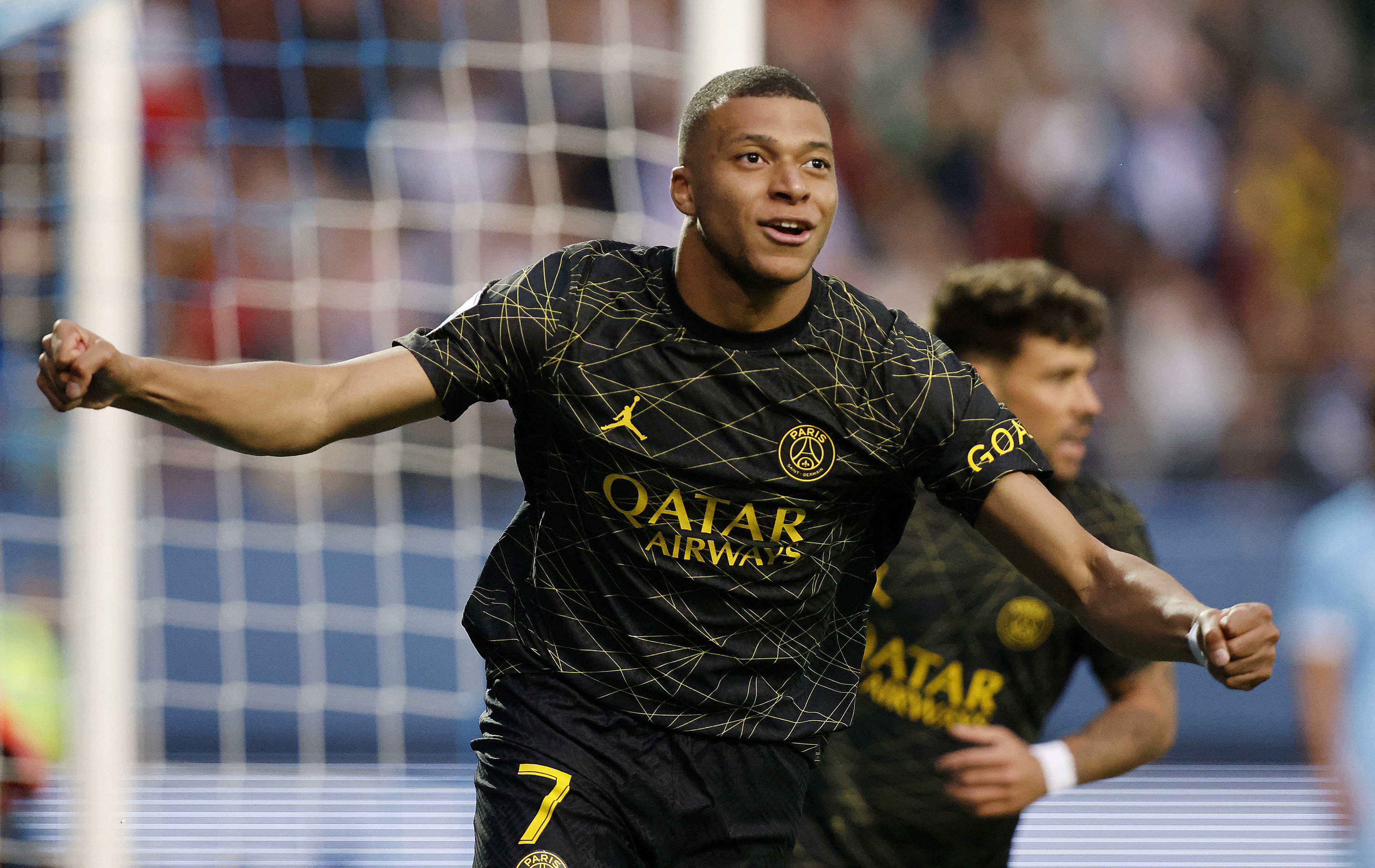 קיליאן אמבפה שחקן פריז סן ז'רמן חוגג שער