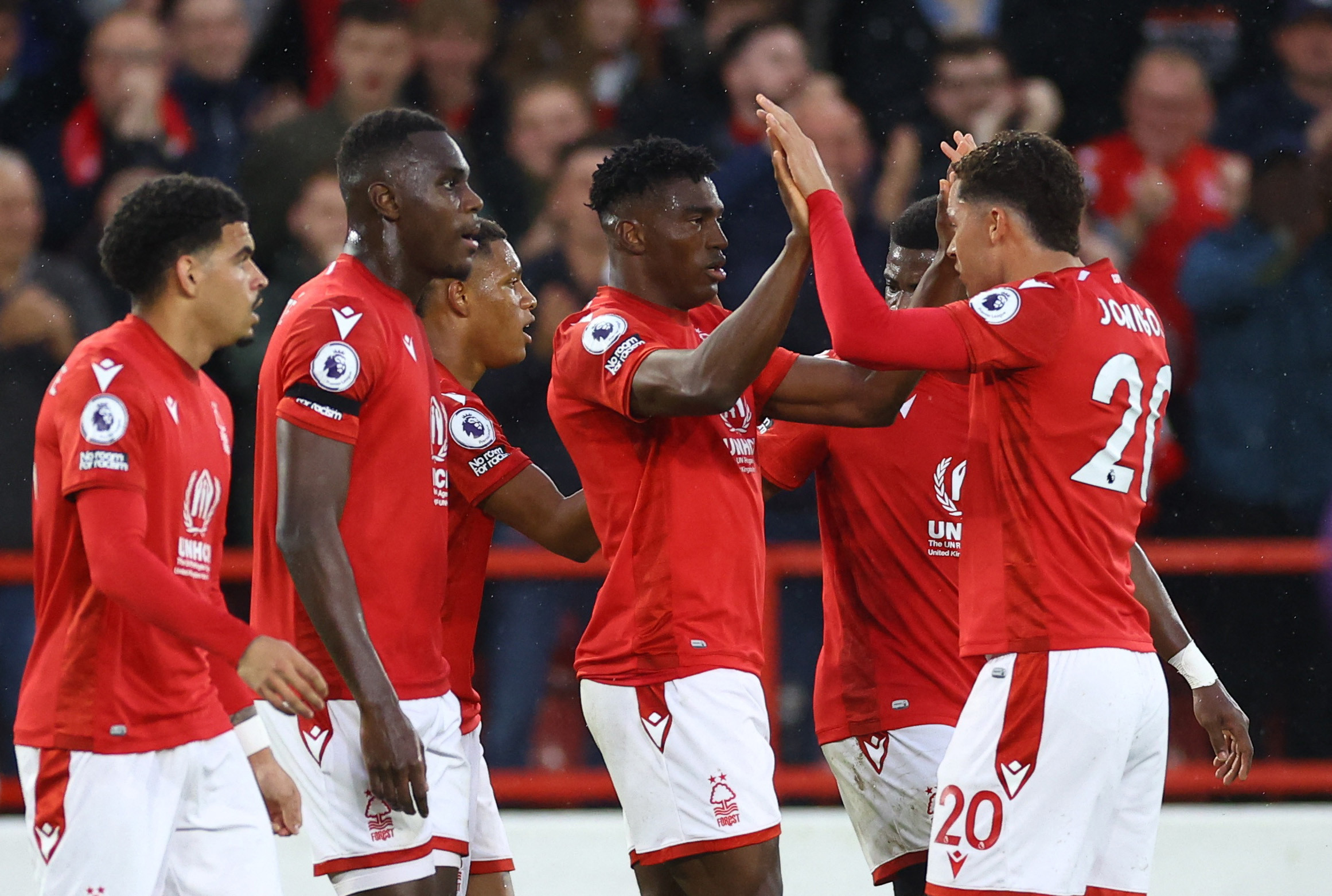 שחקני נוטינגהאם פורסט חוגגים