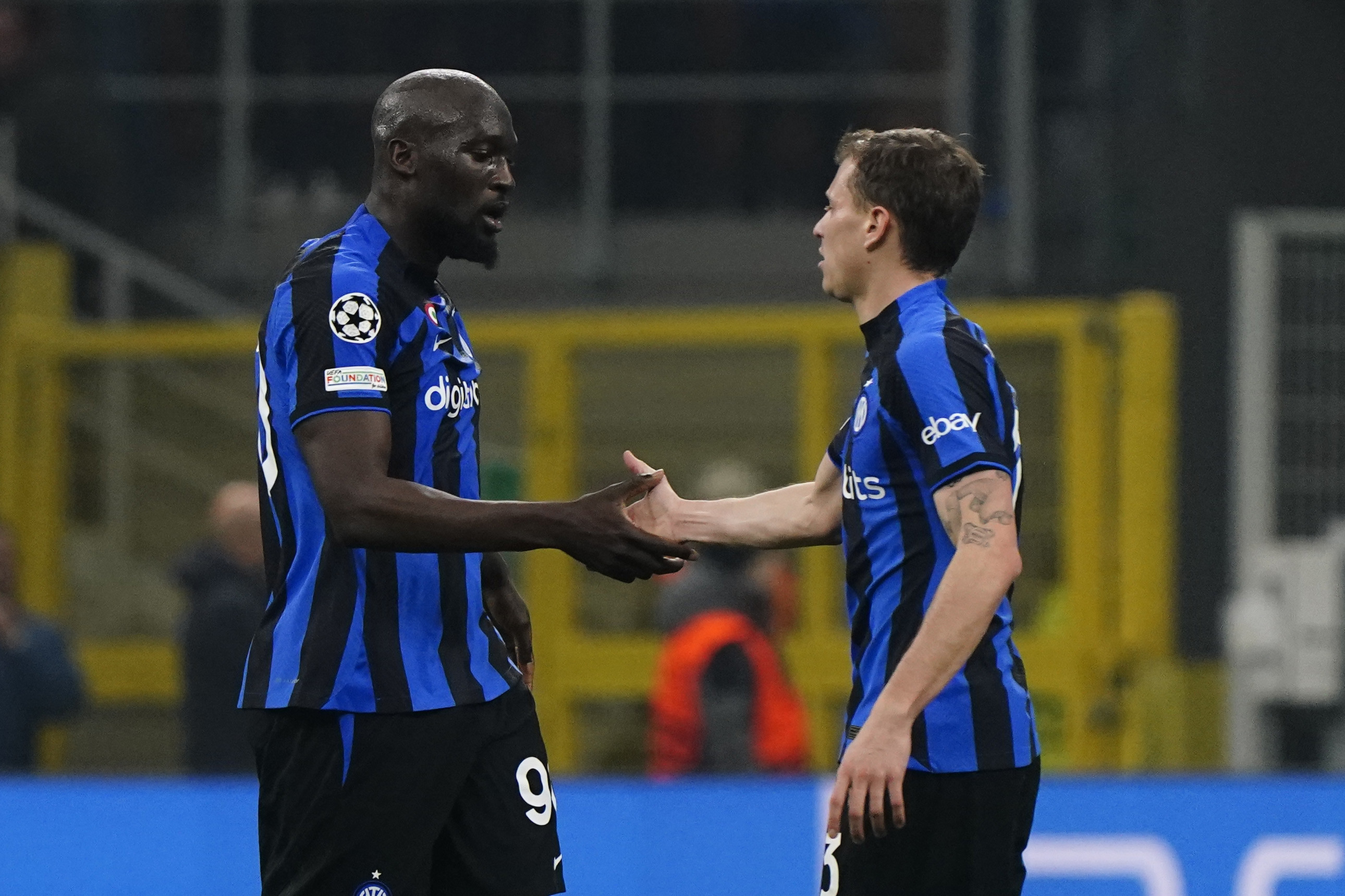 רומלו לוקאקו עם ניקולו בארלה