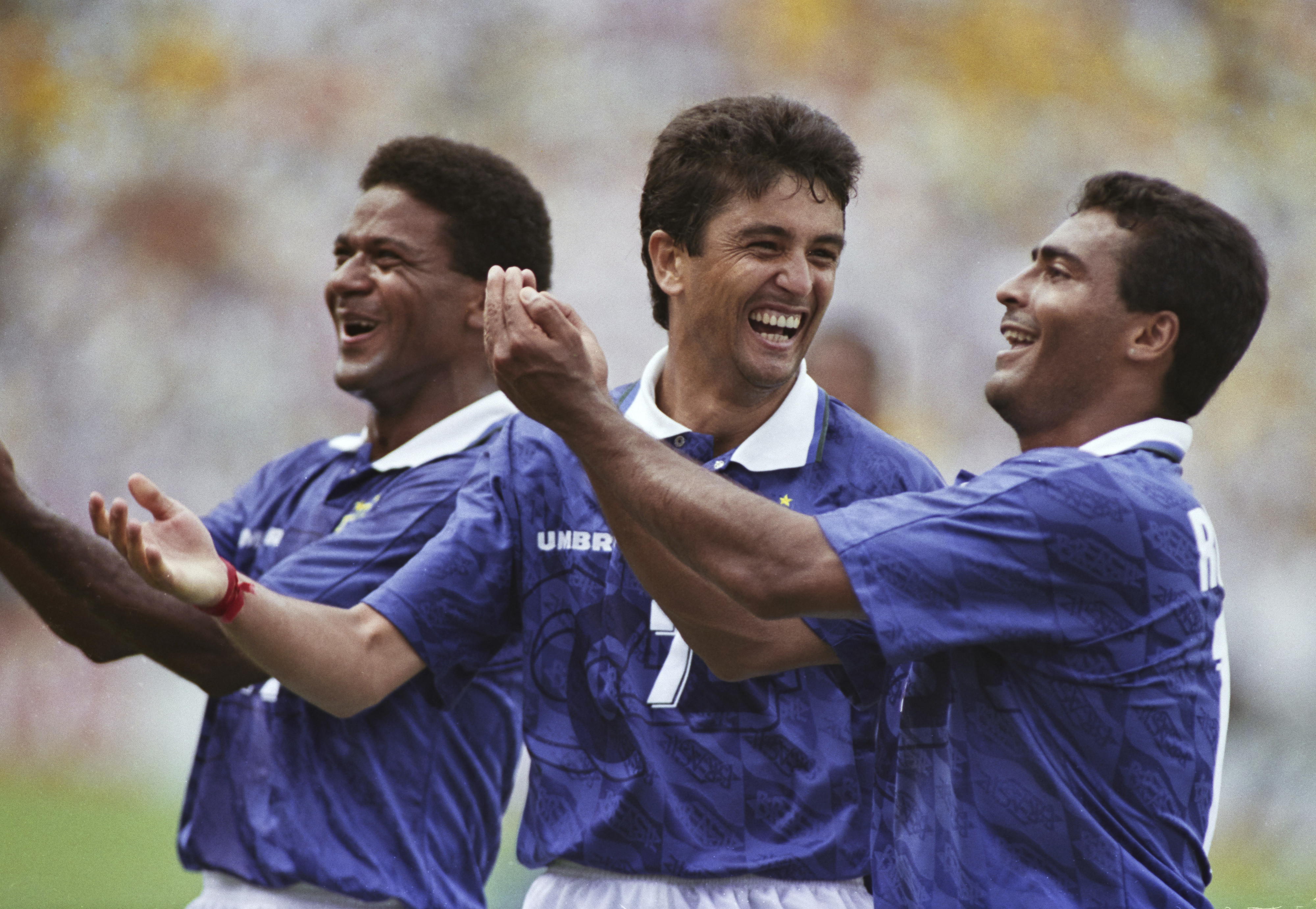 רומאריו, בבטו, מאזיניו: שחקני נבחרת ברזיל בחגיגת "העריסה" המיתולוגית ממונדיאל 1994