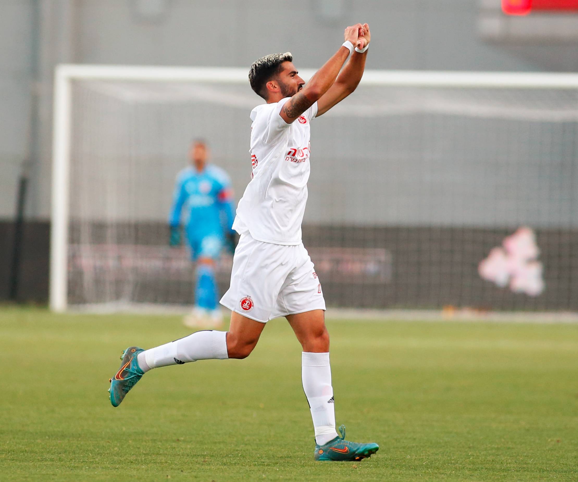 רז טוויזר חוגג שער לזכות הפועל תל אביב