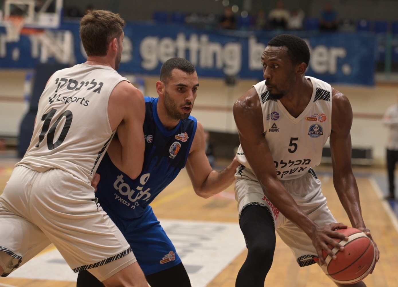 שחקן אליצור אשקלון דקארי טאקר