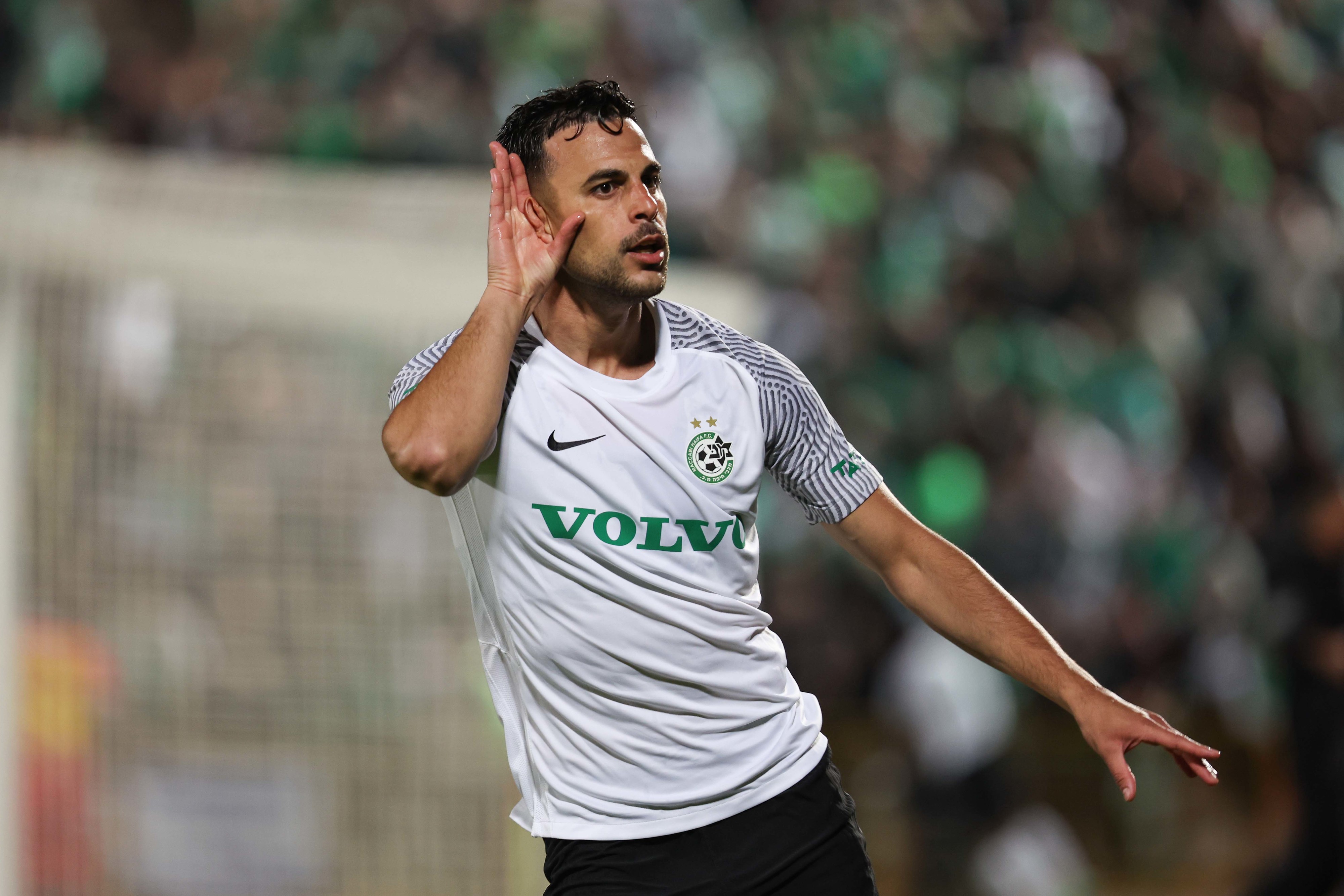 דין דוד שחקן מכבי חיפה חוגג שער