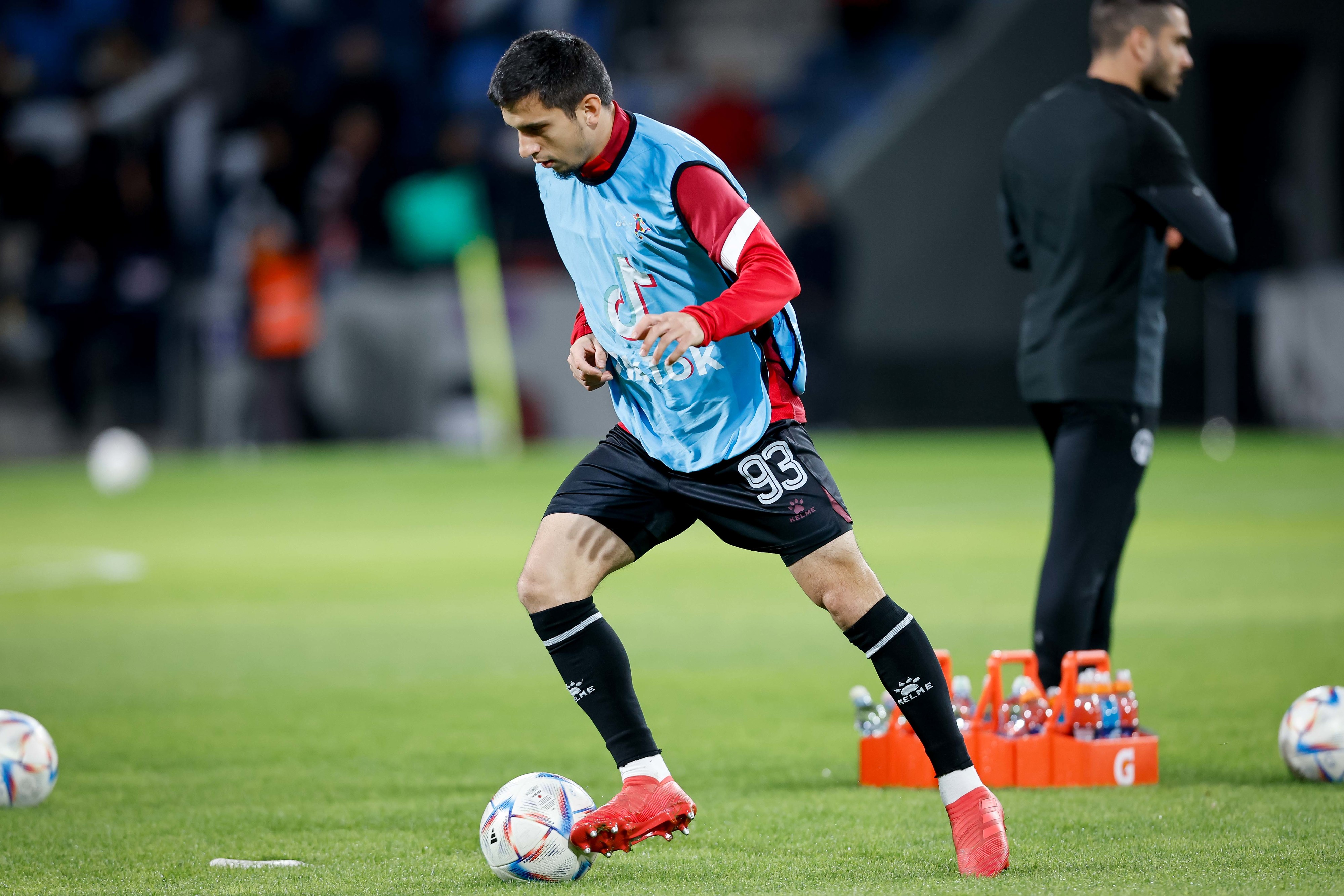 שאפי סוליימאנוב שחקן הפועל באר שבע בחימום