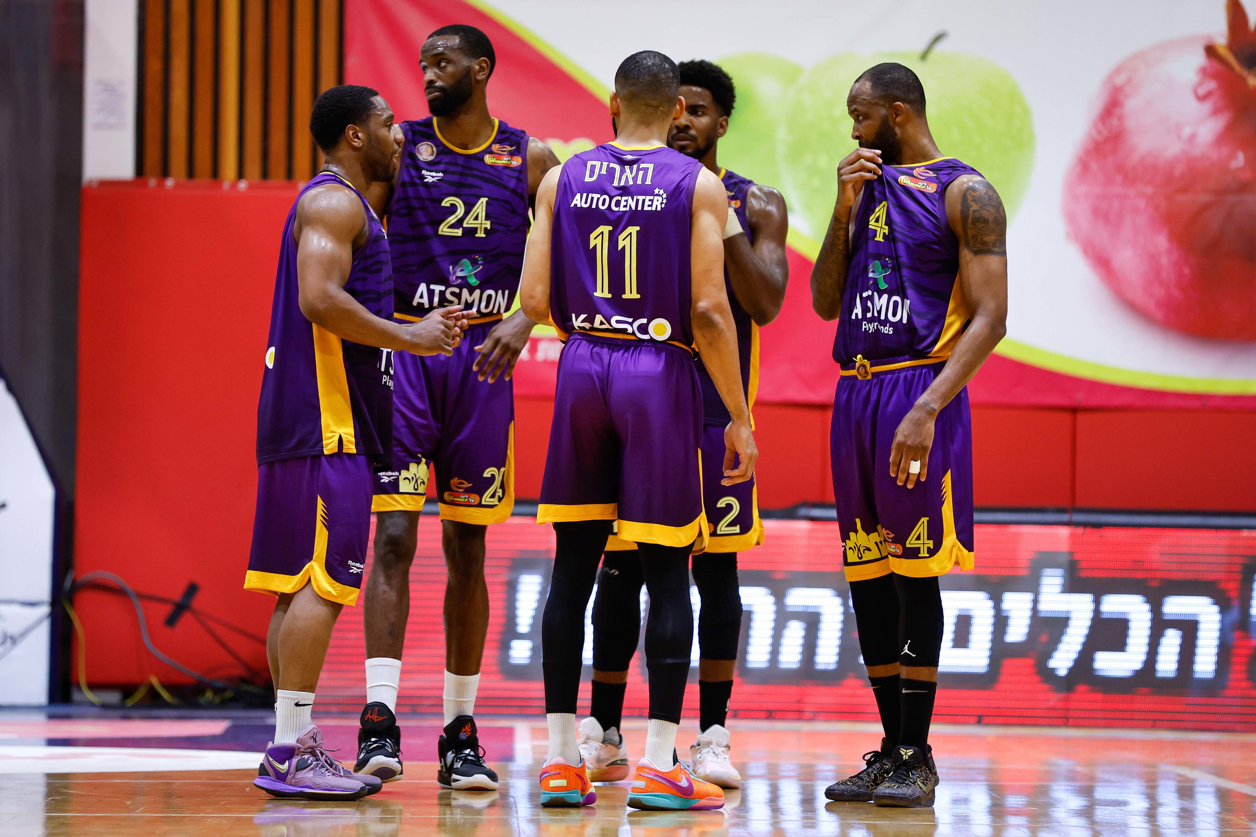 שחקני הפועל חולון