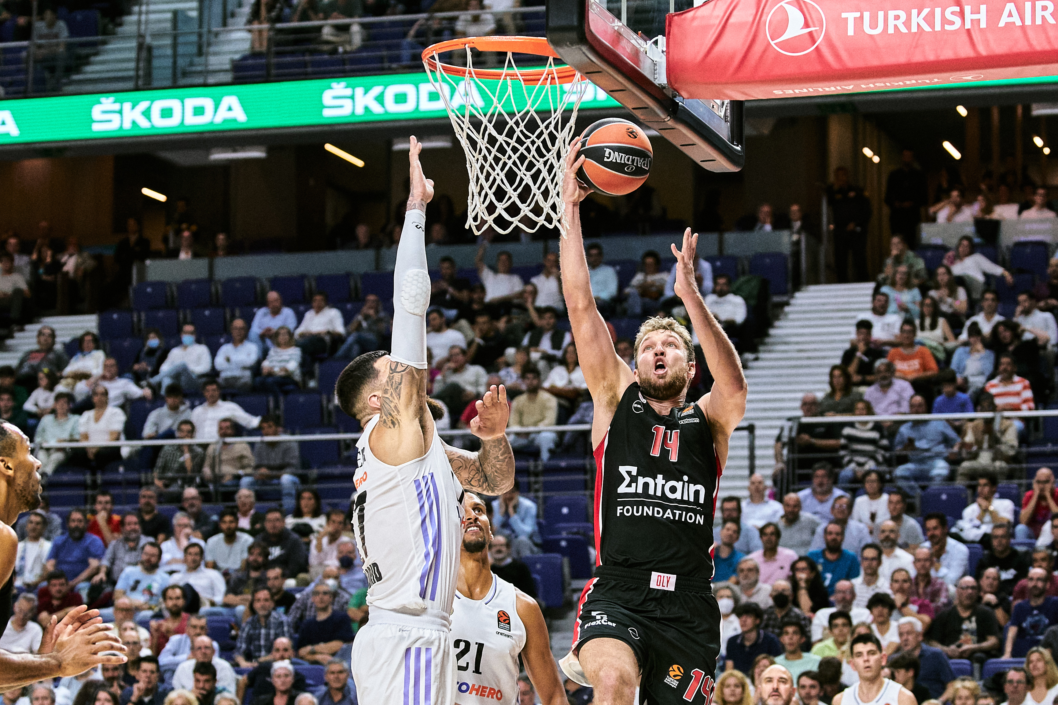 שחקן אולימפיאקוס סשה וזנקוב