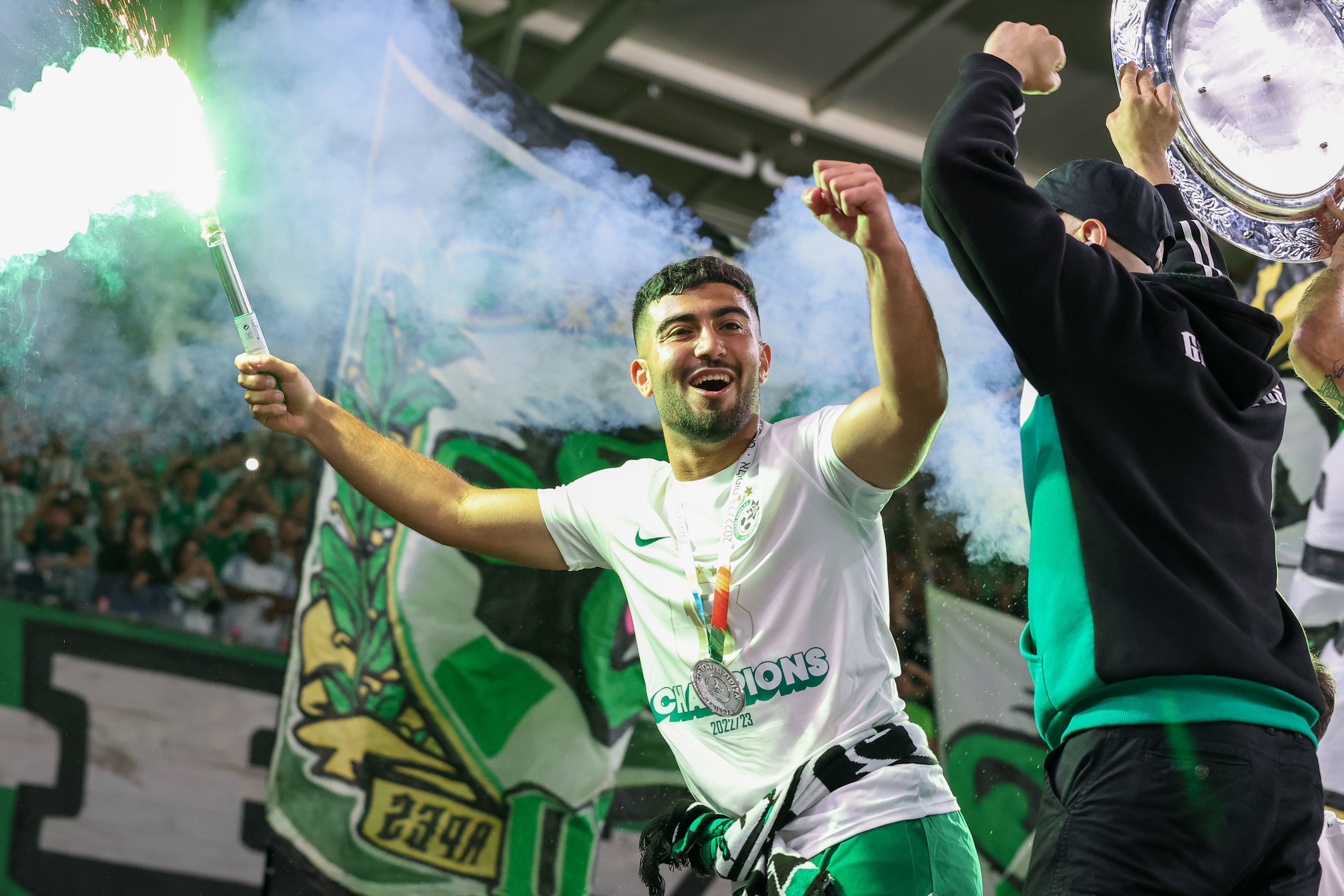 שחקן מכבי חיפה מוחמד אבו פאני חוגג אליפות