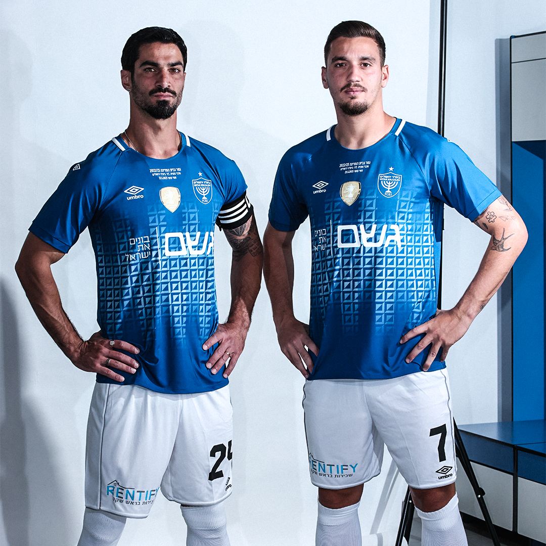 שחקן בית"ר ירושלים ירדן שועה עם אופיר קריאף