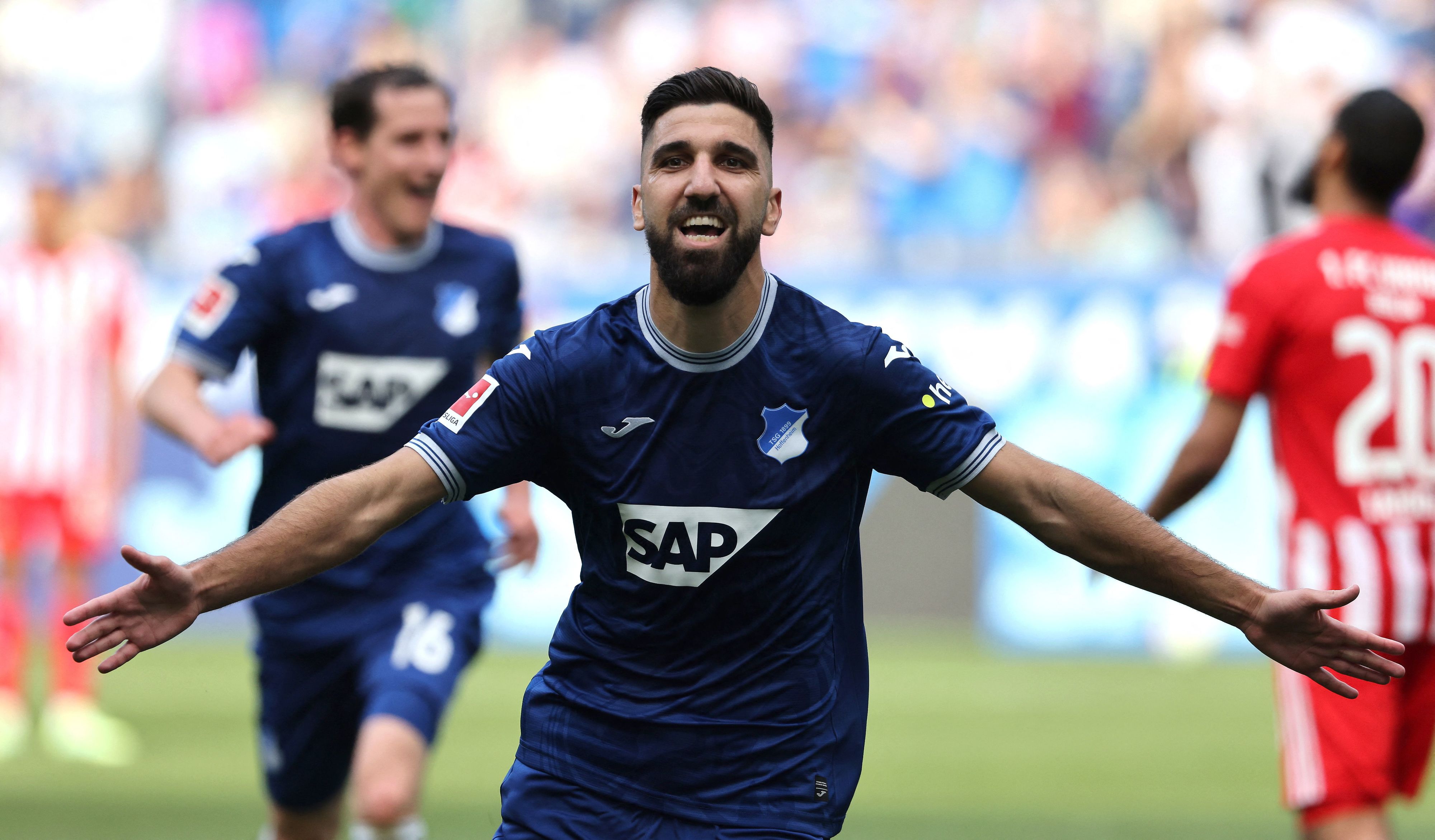 מונס דאבור חוגג שער של הופנהיים