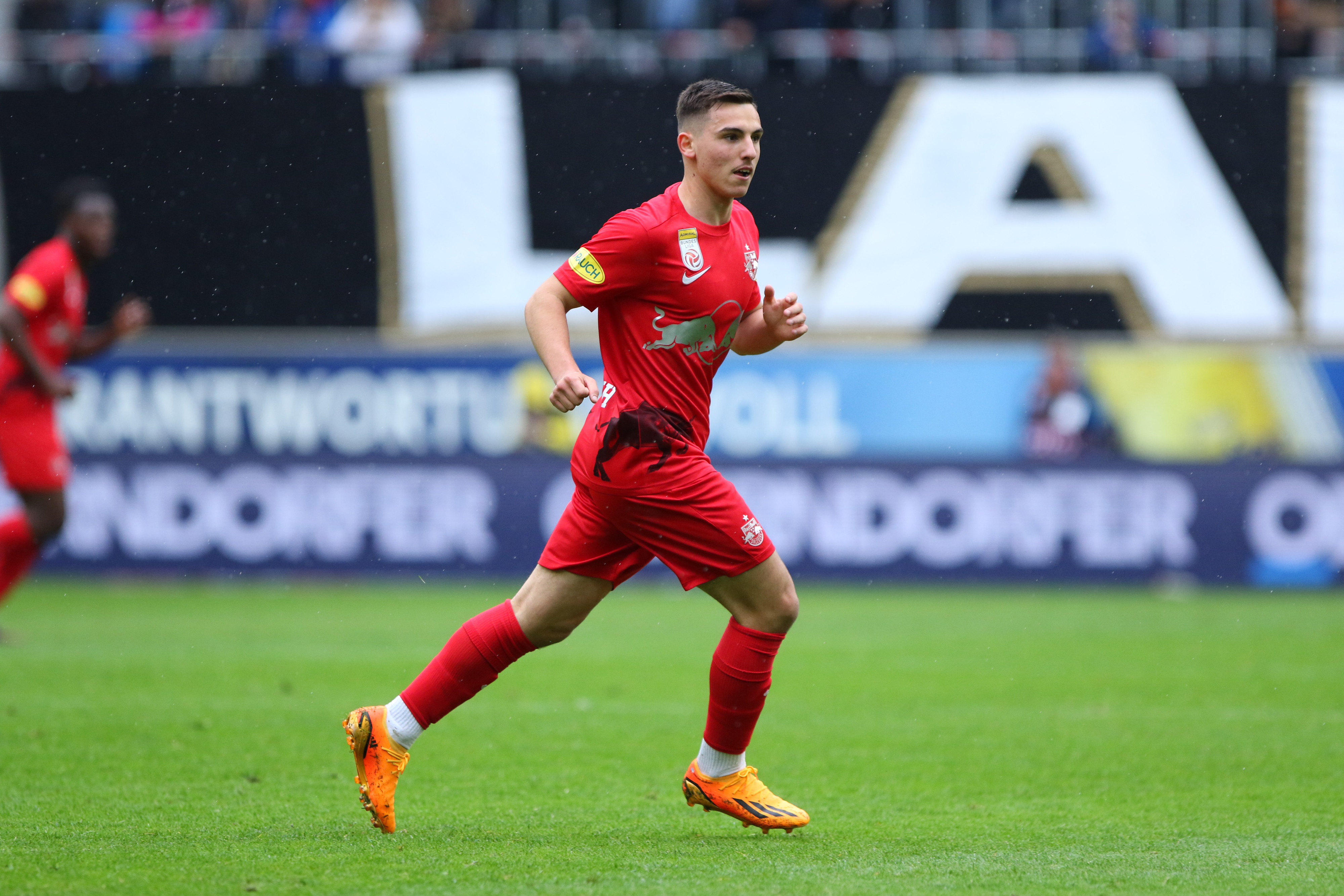 אוסקר גלוך שחקן רד בול זלצבורג בחימום