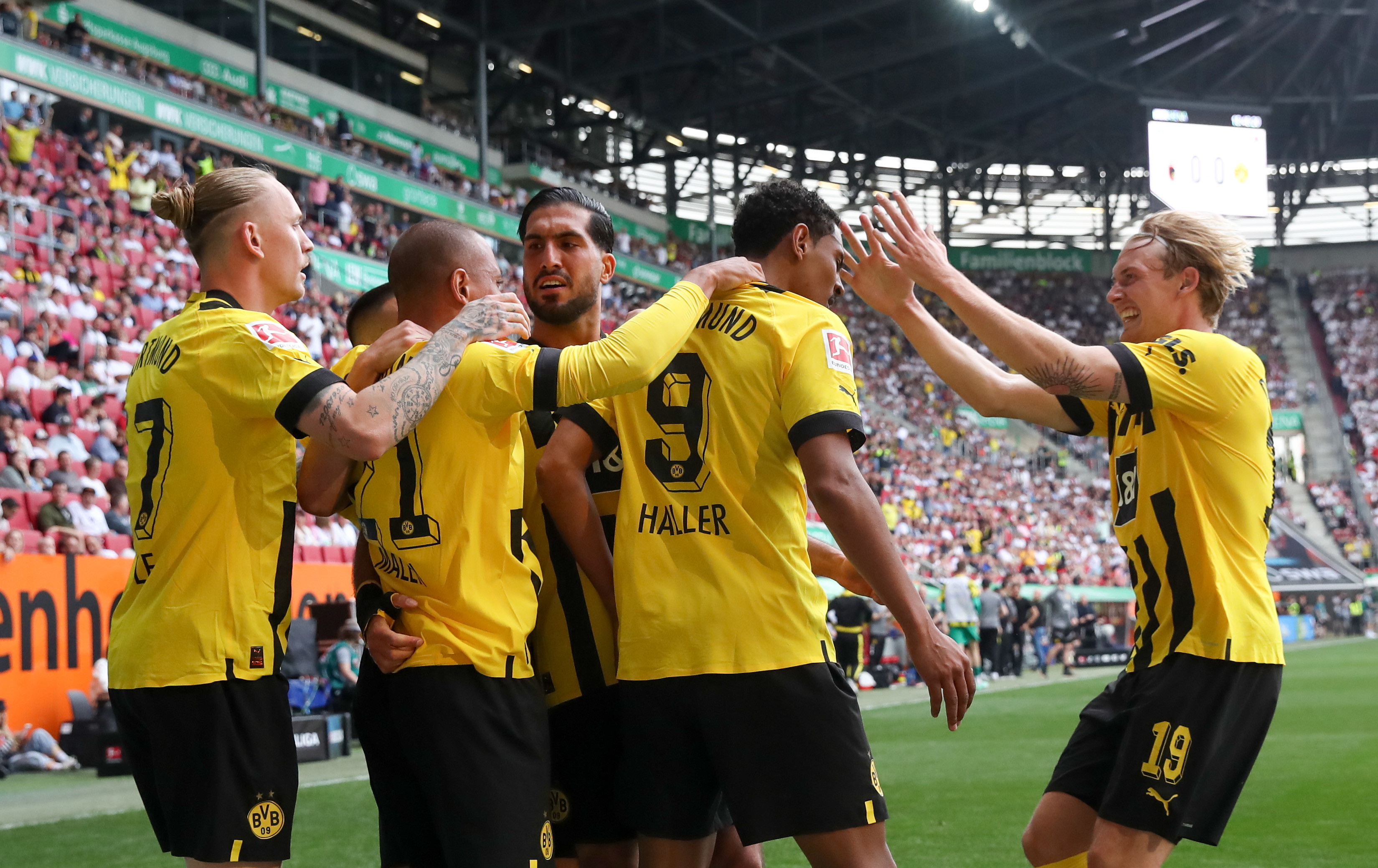 שחקני בורוסיה דורטמונד חוגגים